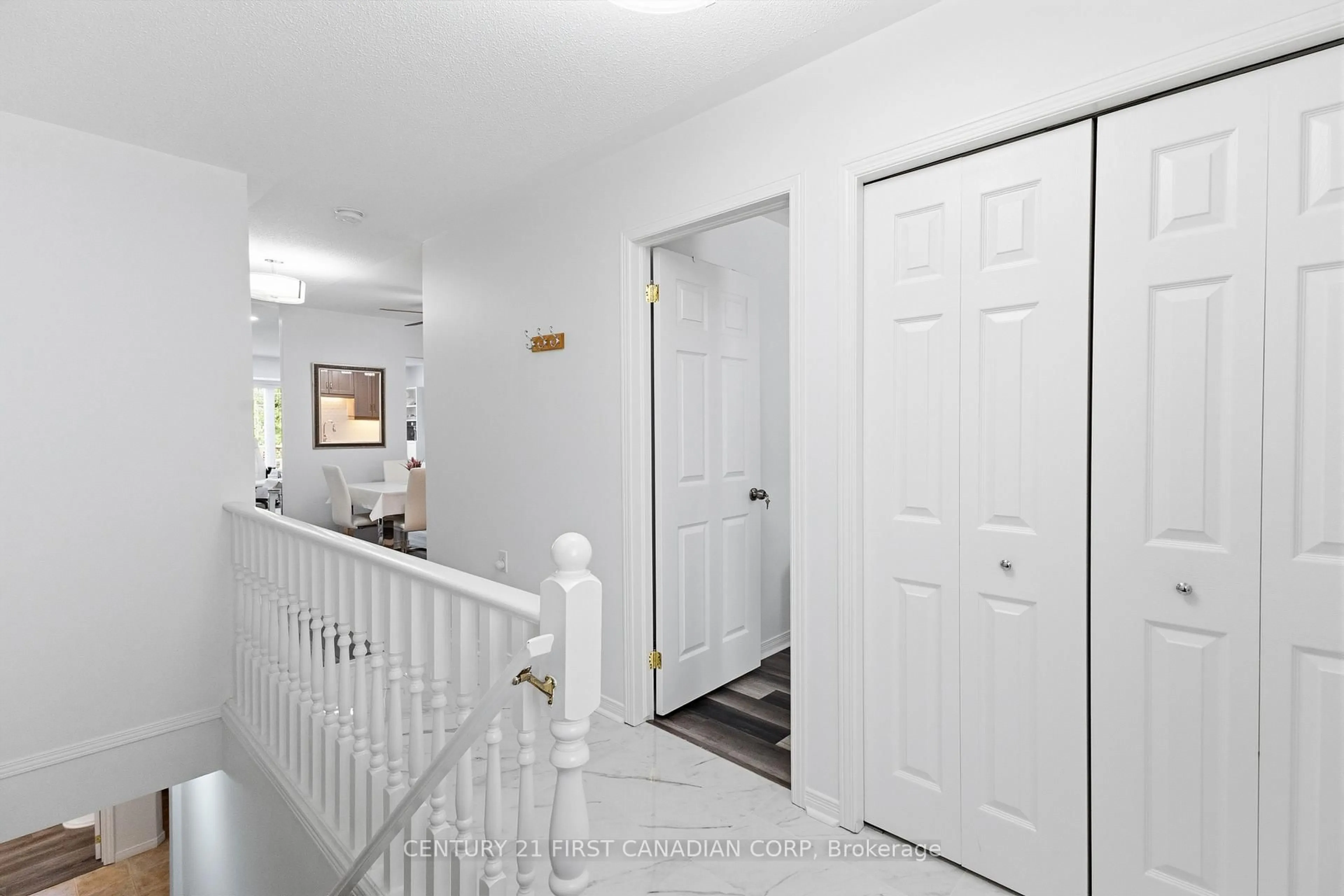Indoor entryway for 20 Kernohan Pkwy #23, London South Ontario N6J 4Y3