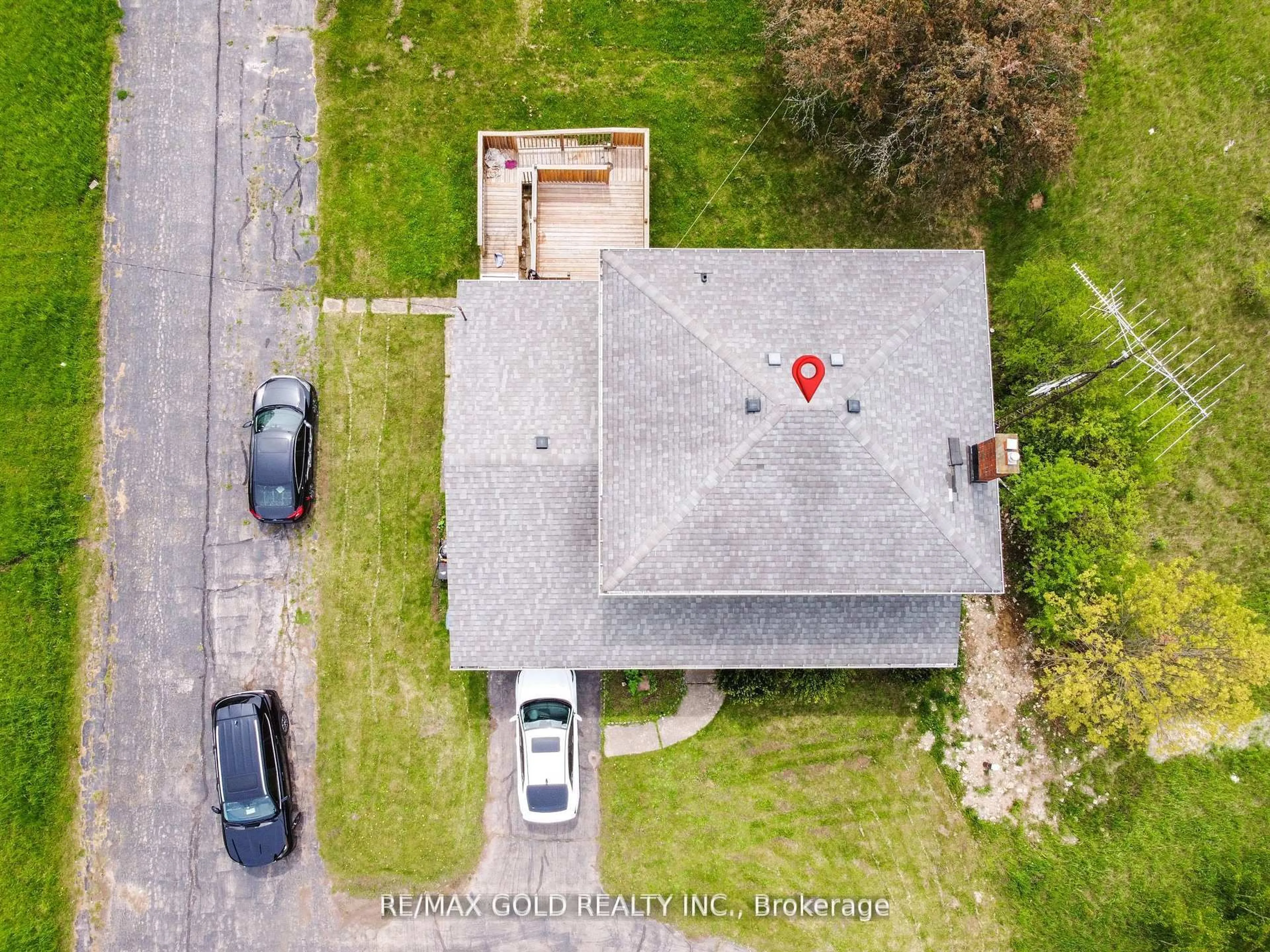A pic from outside/outdoor area/front of a property/back of a property/a pic from drone, street for 769 Stone Rd, Guelph Ontario N1L 1B8