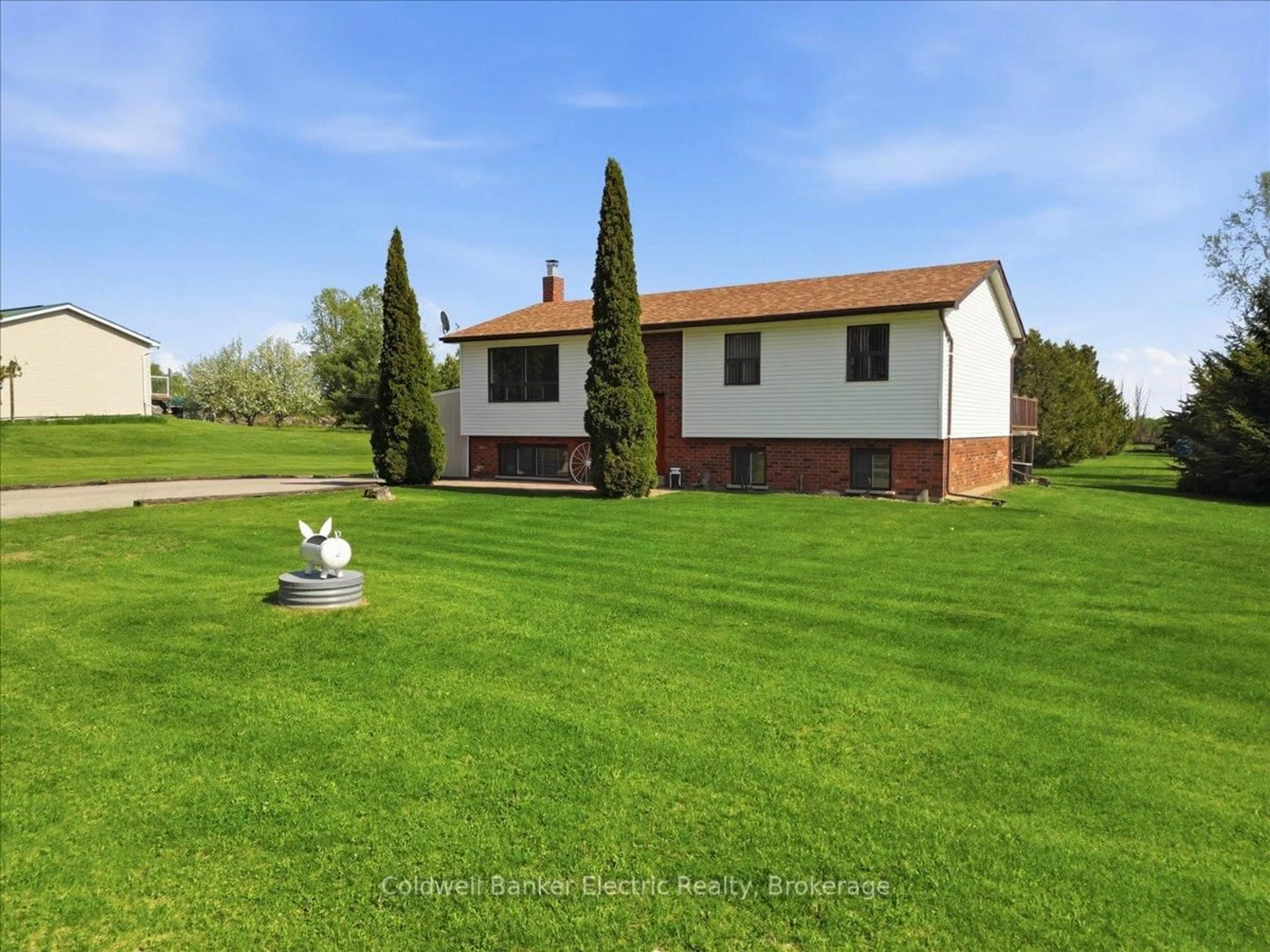 A pic from outside/outdoor area/front of a property/back of a property/a pic from drone, unknown for 1269 Trent River Rd, Trent Hills Ontario K0L 1Z0