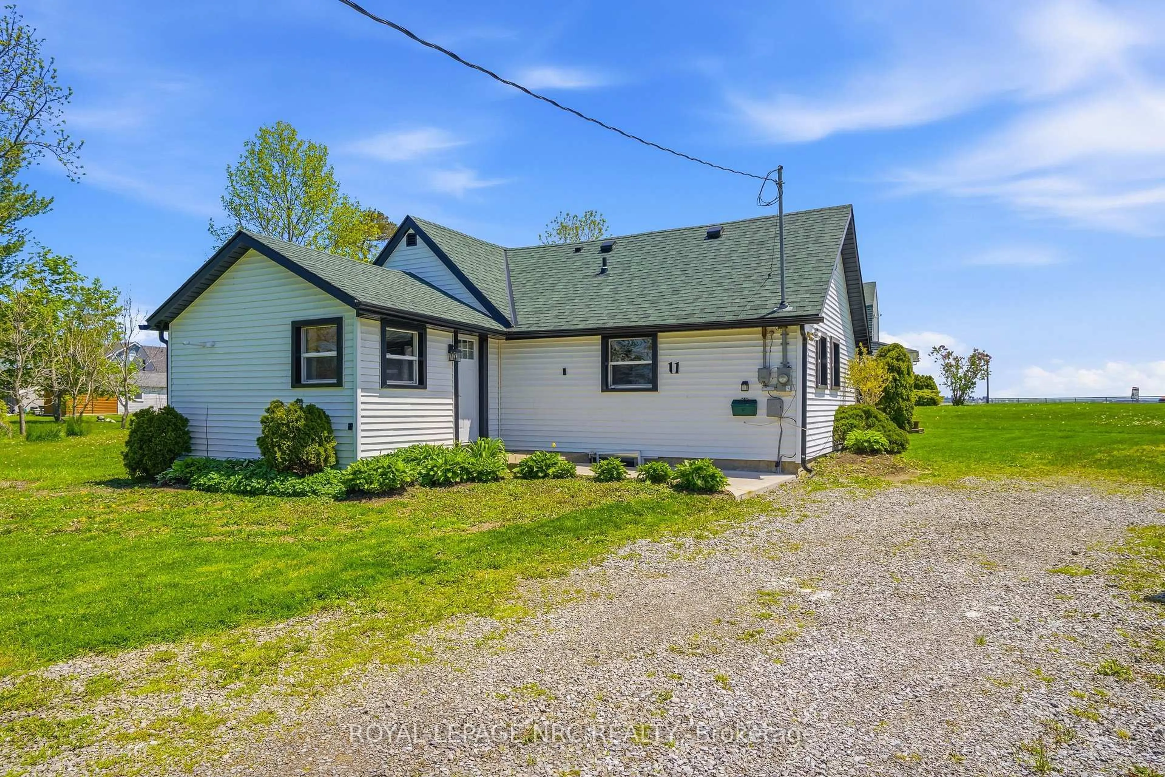 A pic from outside/outdoor area/front of a property/back of a property/a pic from drone, street for 11 White Ave, Fort Erie Ontario L2A 1C6