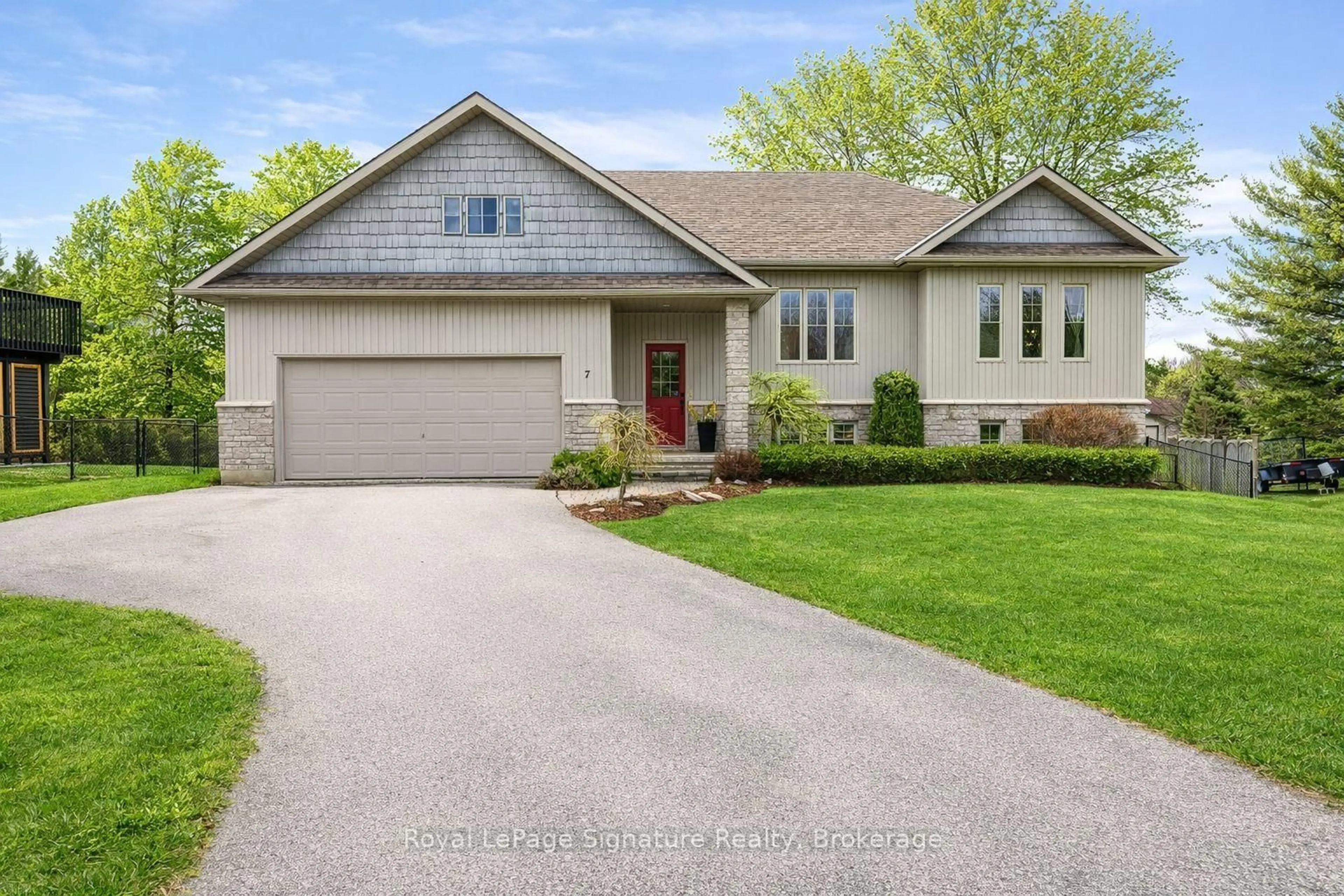 Home with brick exterior material, street for 7 Grace Ave, Meaford Ontario N4L 1E7