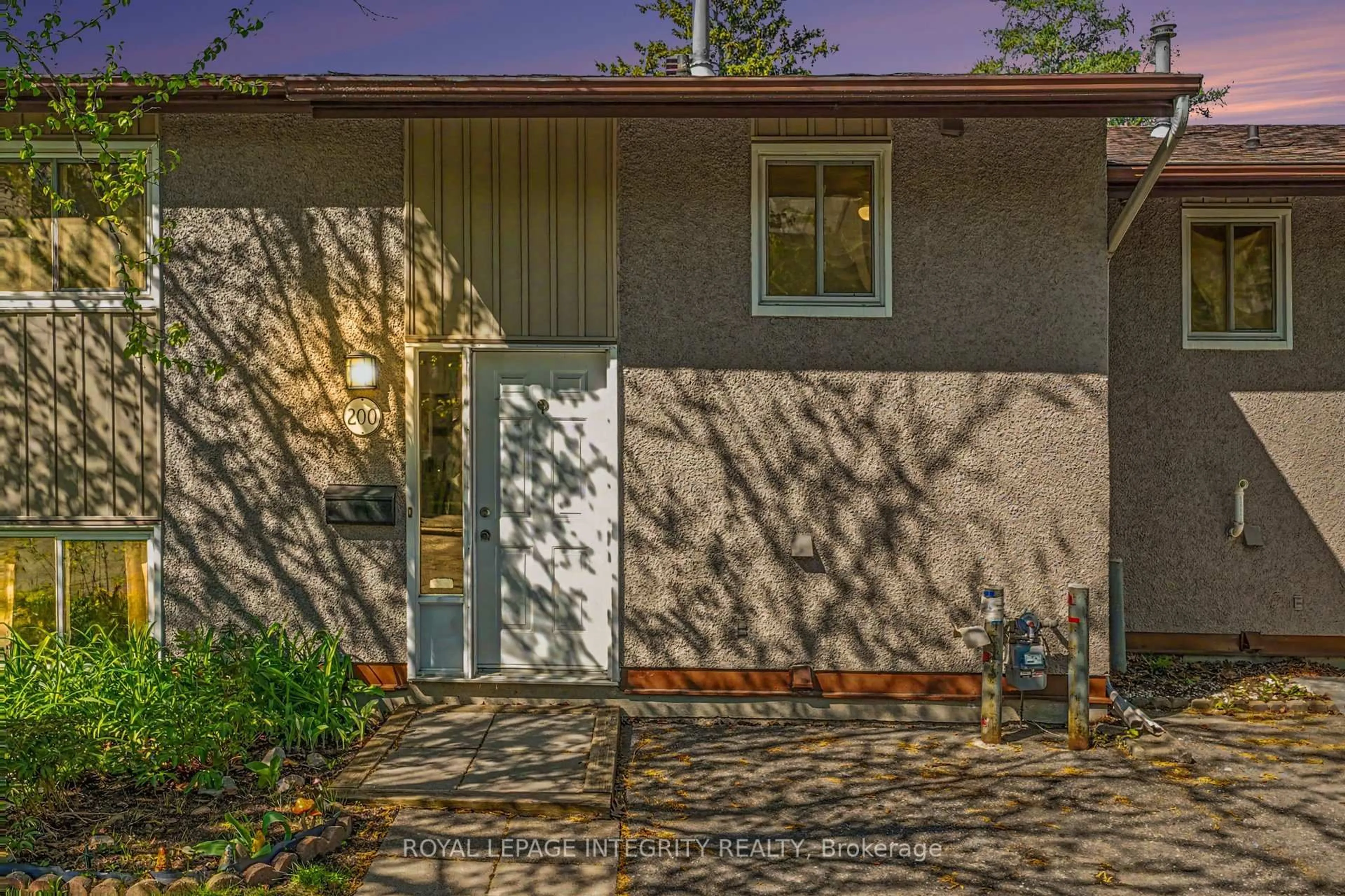Home with vinyl exterior material, street for 200 Woodfield Dr #106, Ottawa Ontario K2G 3W8