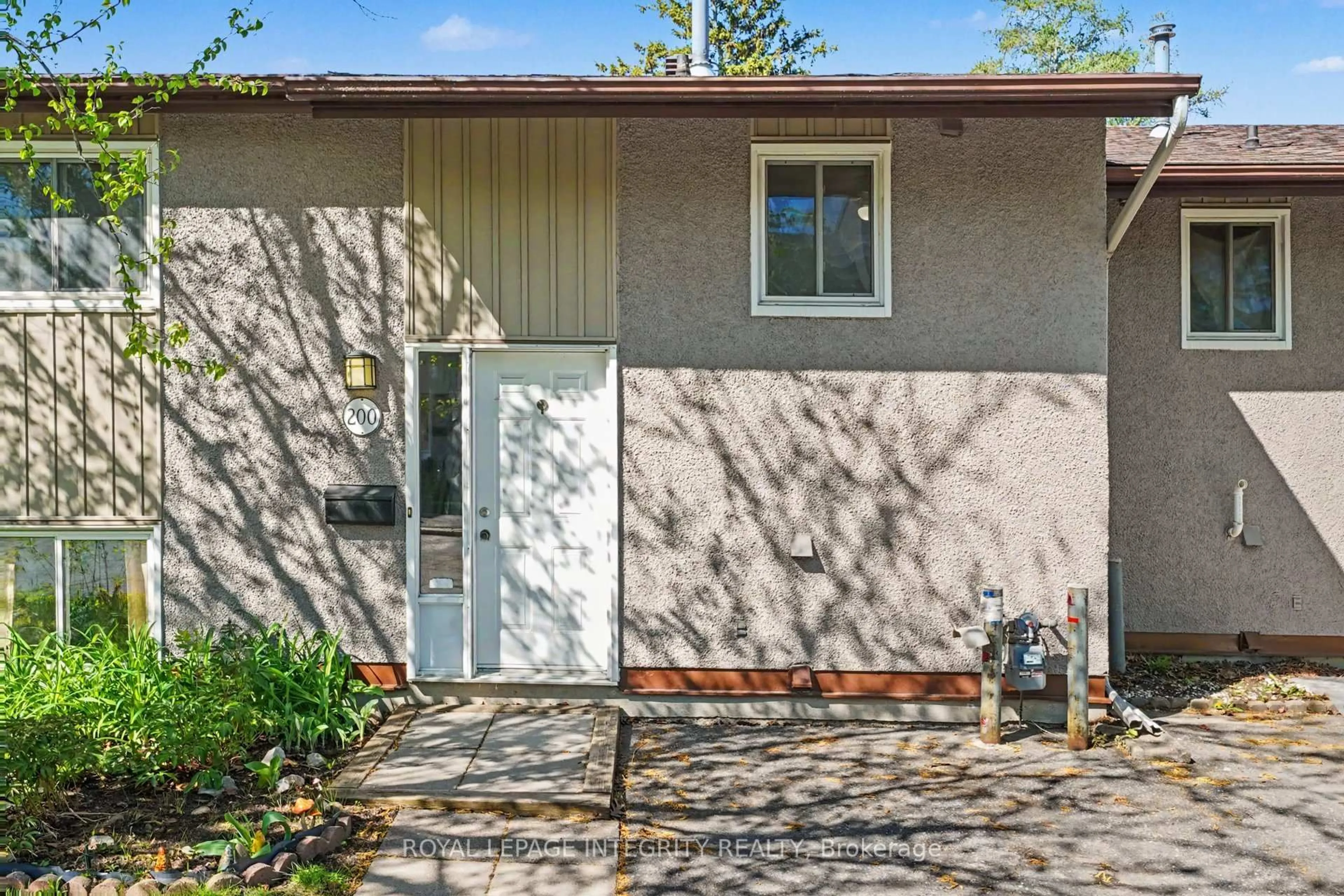 Home with vinyl exterior material, street for 200 Woodfield Dr #106, Ottawa Ontario K2G 3W8