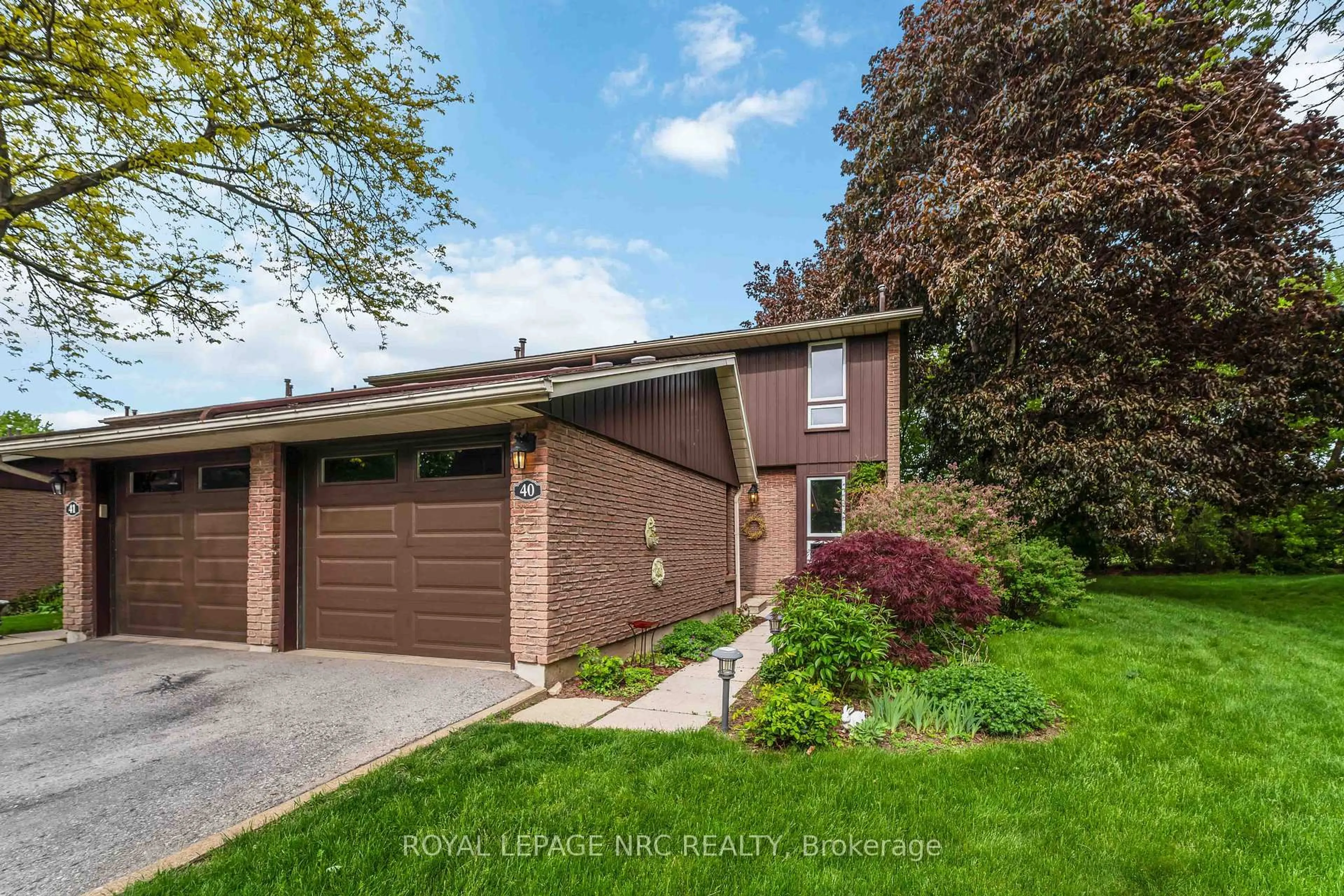 Home with brick exterior material, street for 122 Lakeshore Rd #40, St. Catharines Ontario L2N 6N6