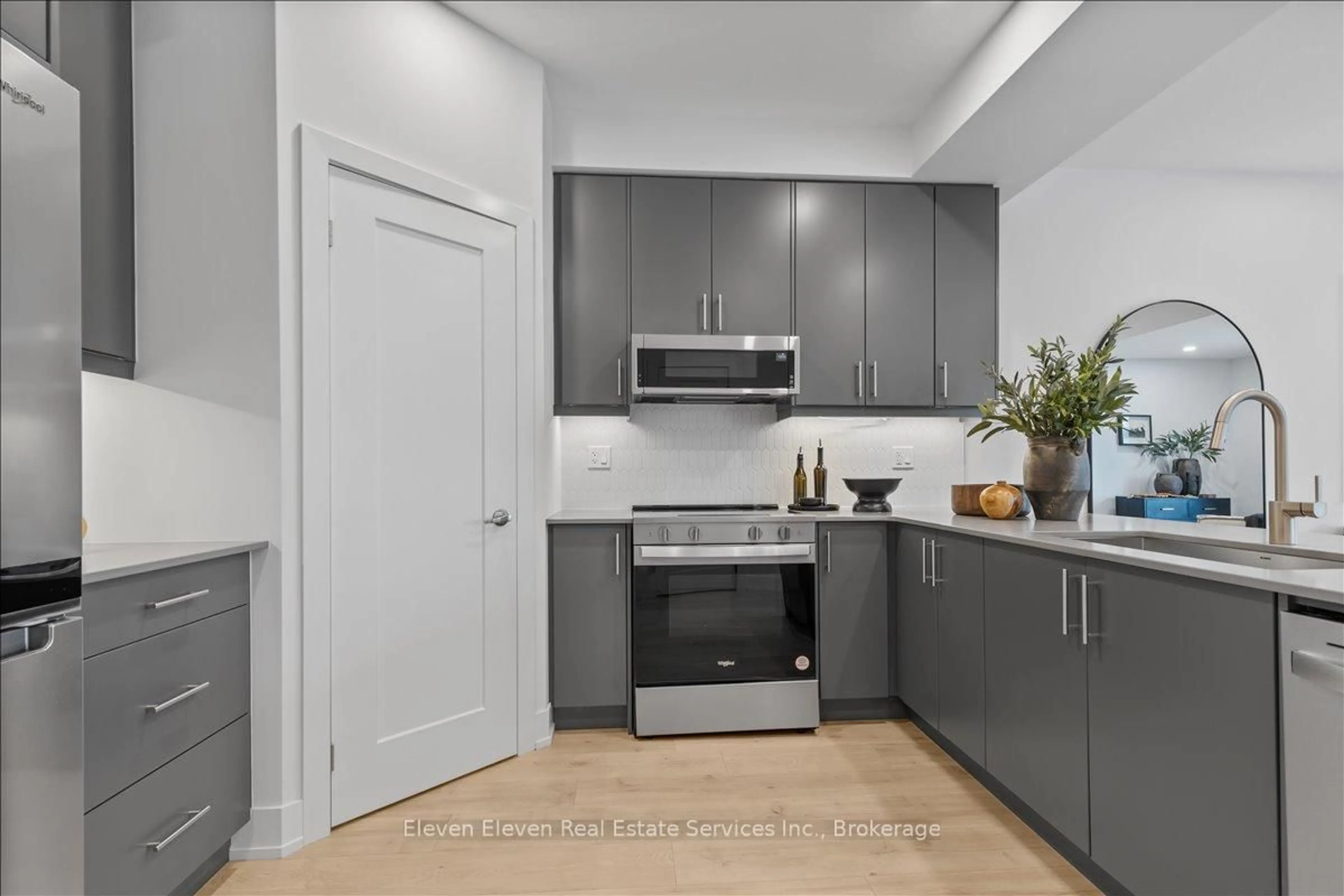 Standard kitchen, unknown for 76 Ambience St, Stratford Ontario N5A 0L6