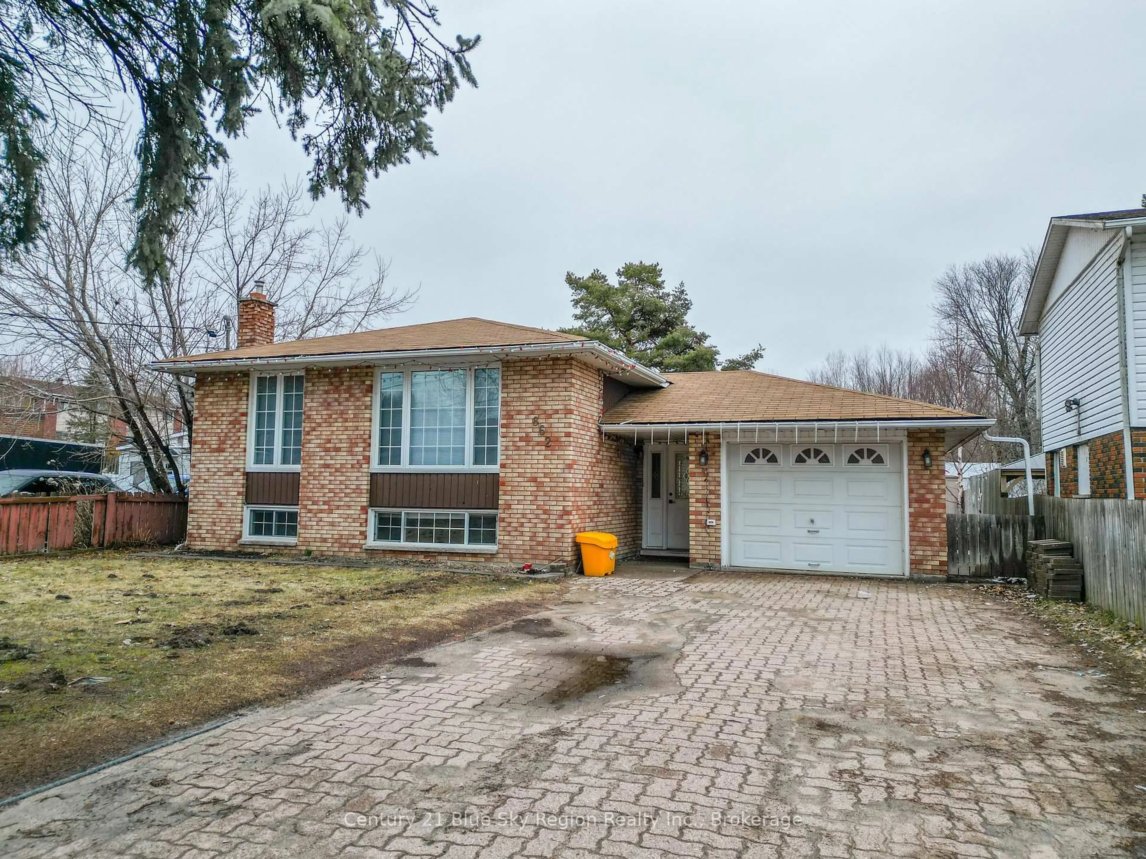 Home with brick exterior material, street for 862 Lakeshore Dr, North Bay Ontario P1A 2G8