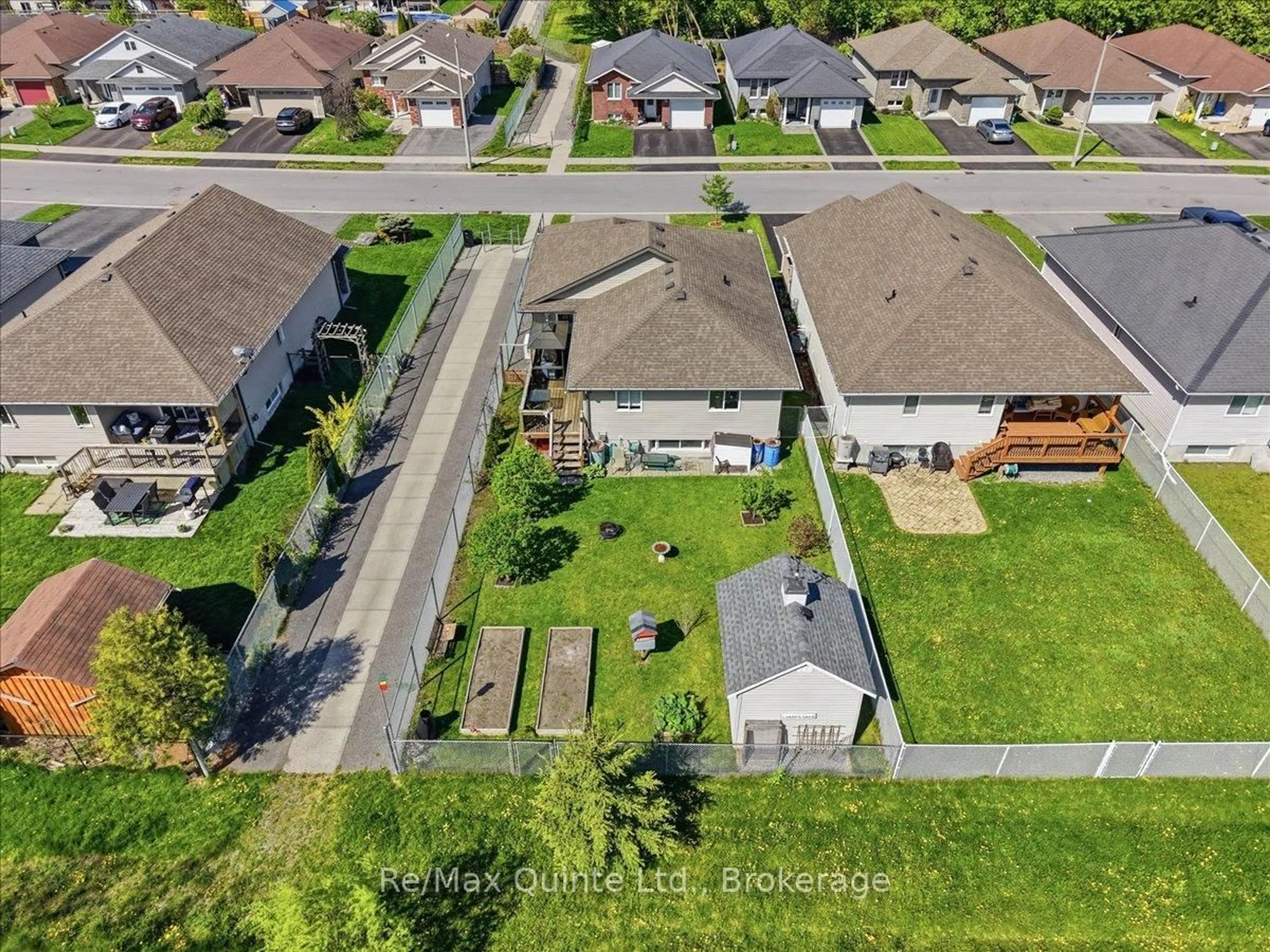 A pic from outside/outdoor area/front of a property/back of a property/a pic from drone, street for 139 Greenhill Lane, Belleville Ontario K8N 0C7