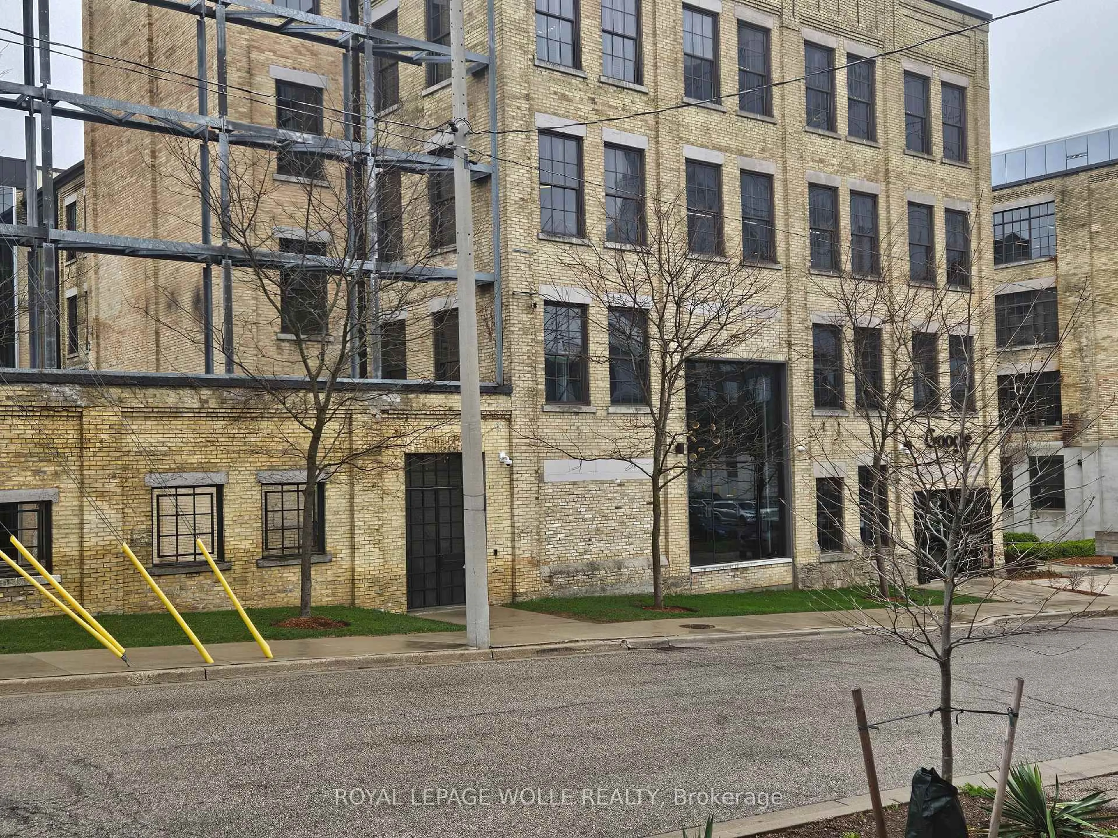 Unknown for 48 Breithaupt St, Kitchener Ontario N2H 5G6