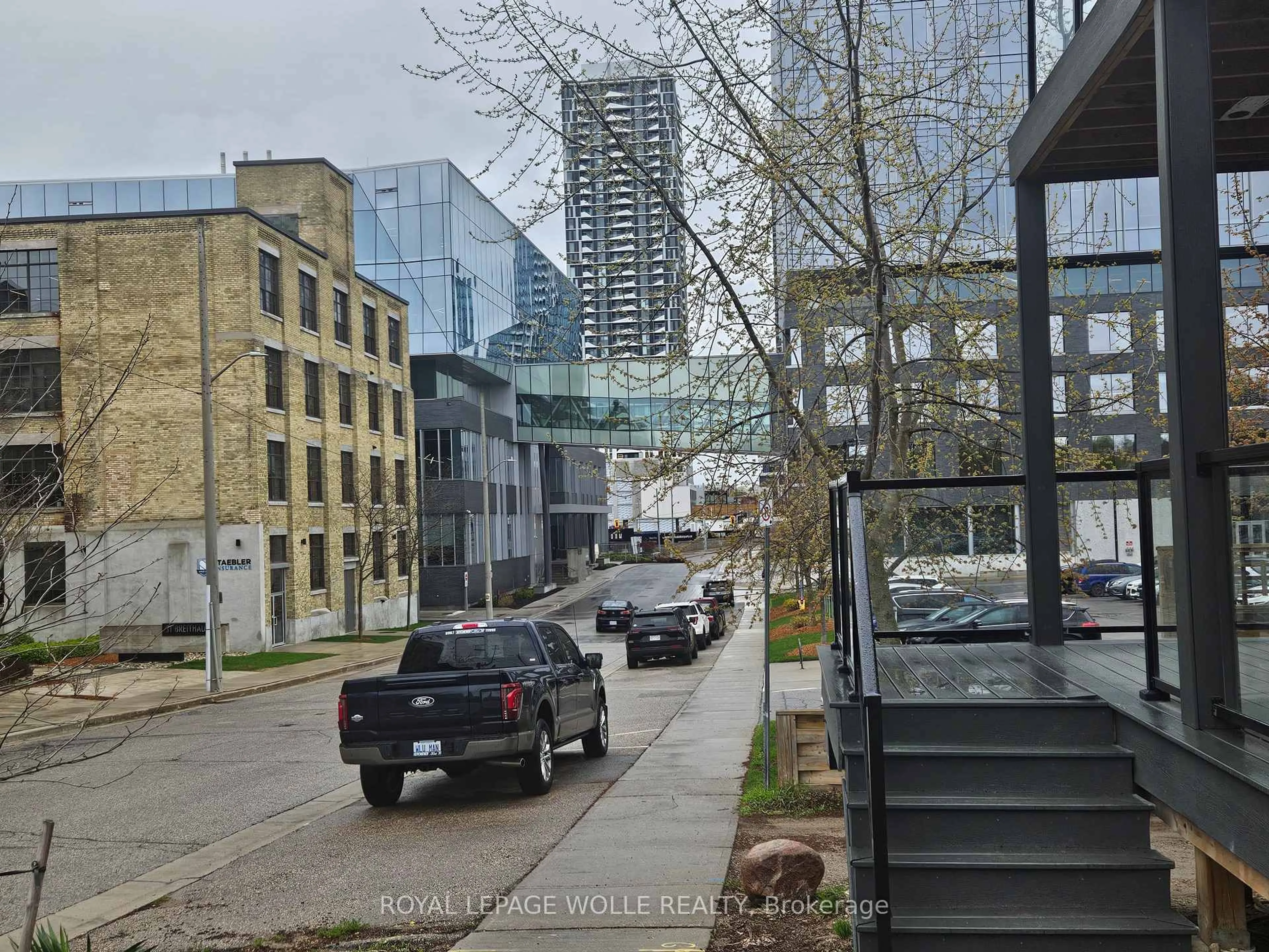 Blurry image for 48 Breithaupt St, Kitchener Ontario N2H 5G6