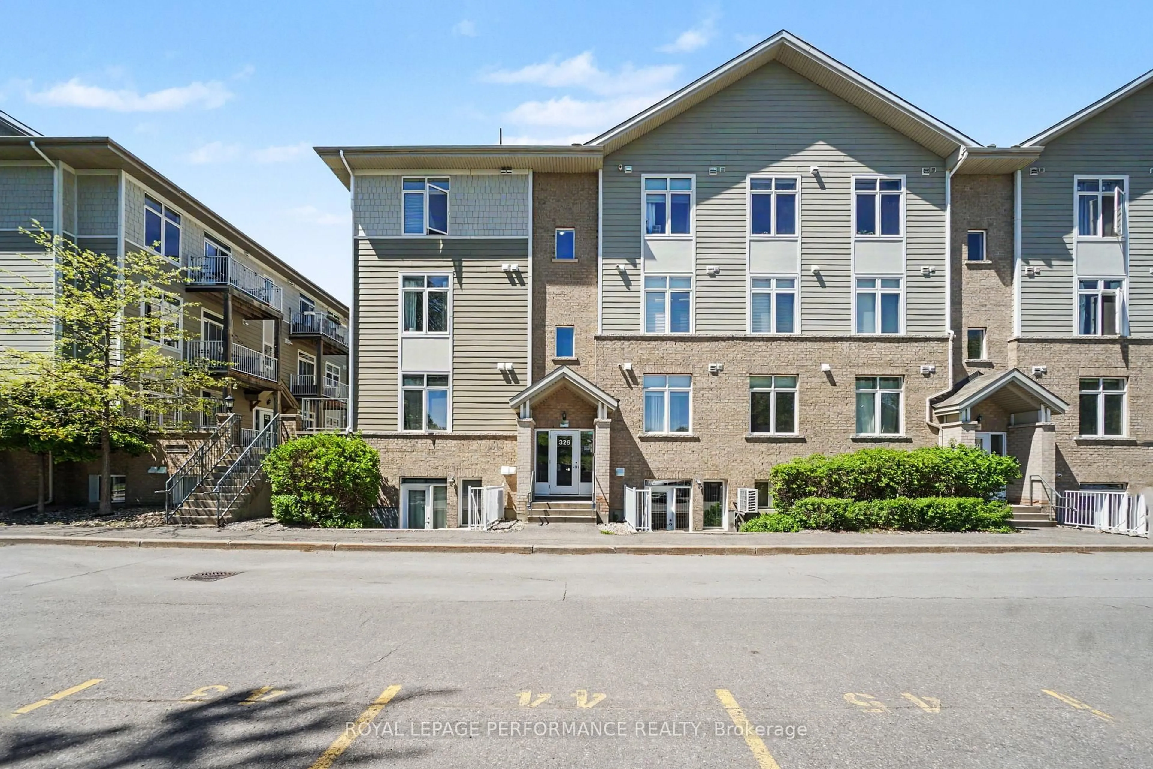 Unknown for 326 Everest Private #D, Ottawa Ontario K1G 4E3