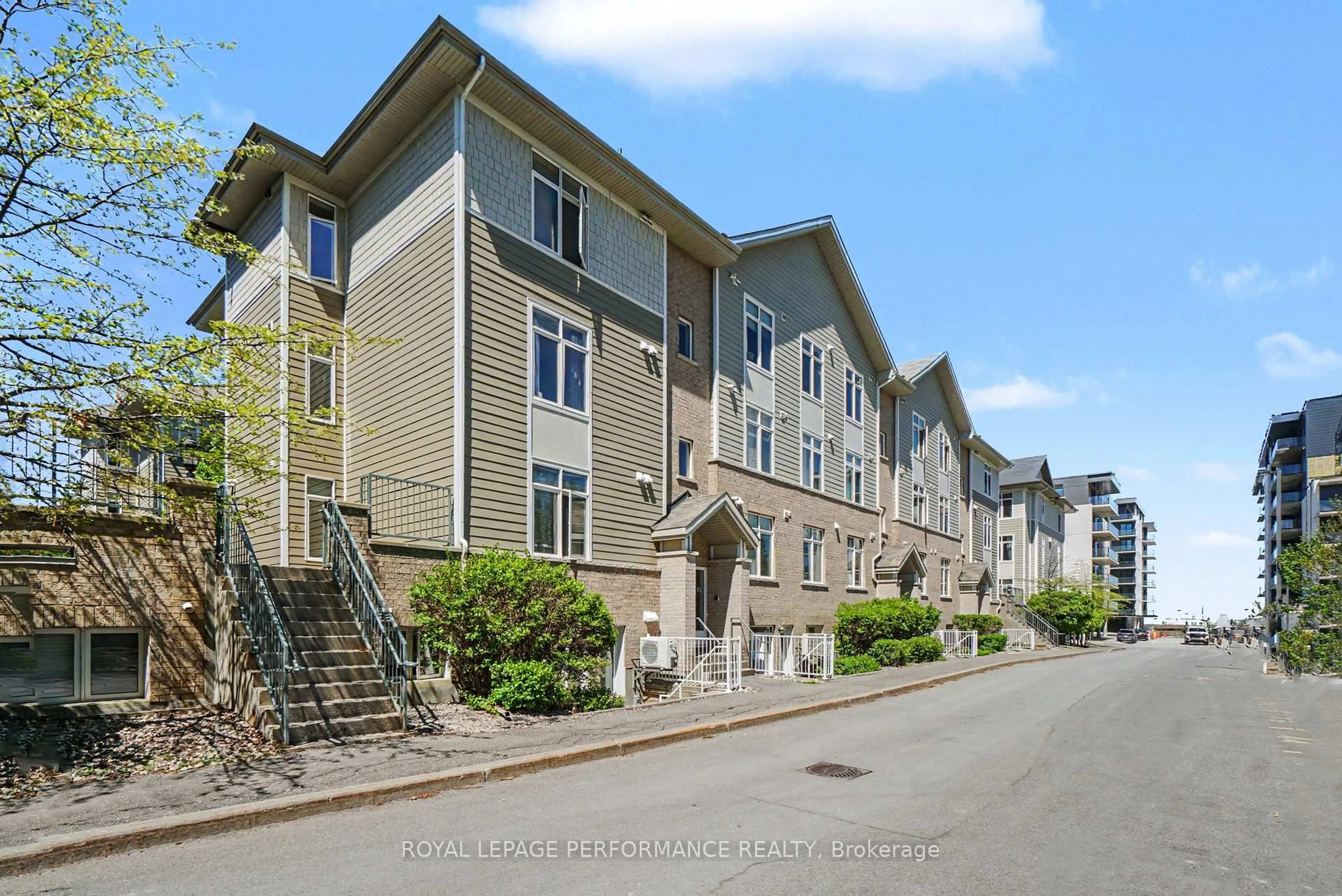 Unknown for 326 Everest Private #D, Ottawa Ontario K1G 4E3