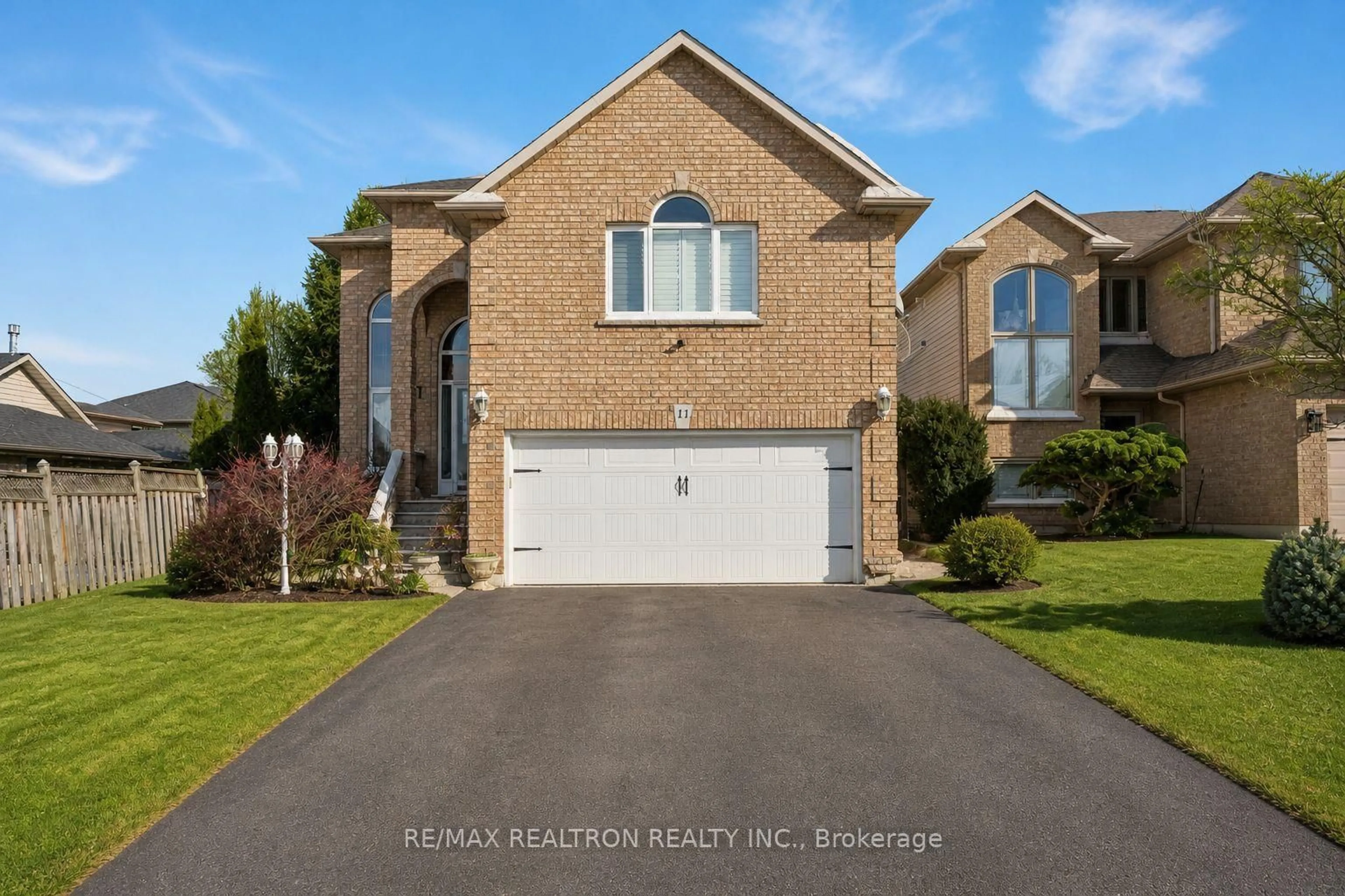 Unknown for 11 Redtail Cres, Hamilton Ontario L9B 2R6