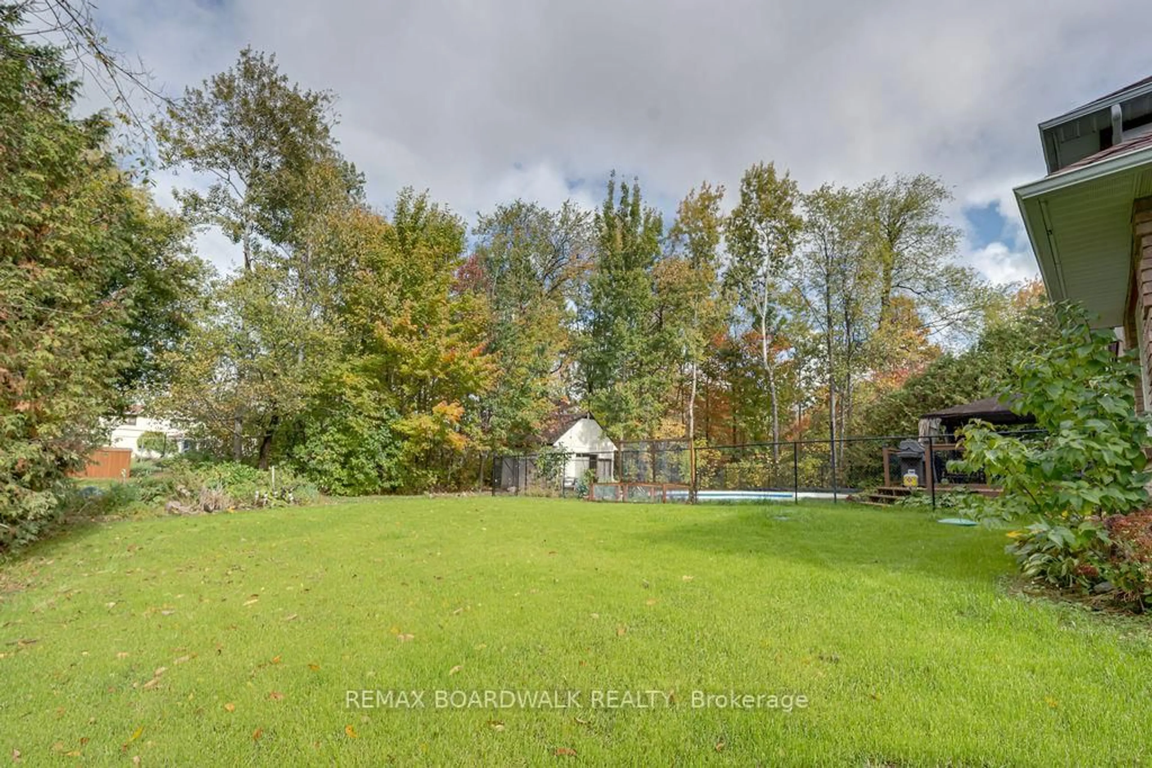 Pool for 7089 Bush Dr, Ottawa Ontario K4P 1M8