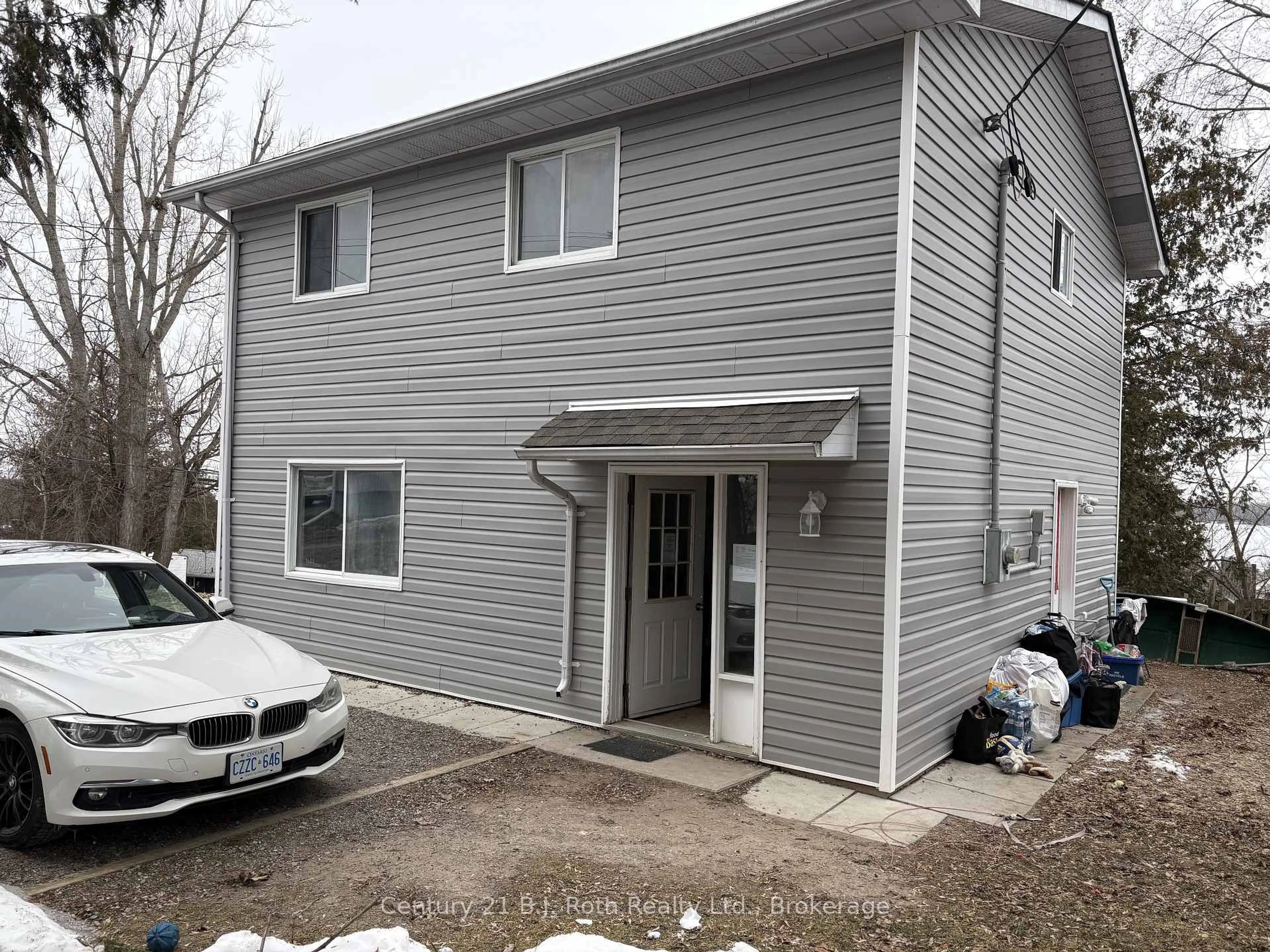 Home with vinyl exterior material, unknown for 36 Birchcliff Ave, Kawartha Lakes Ontario K0M 1L0