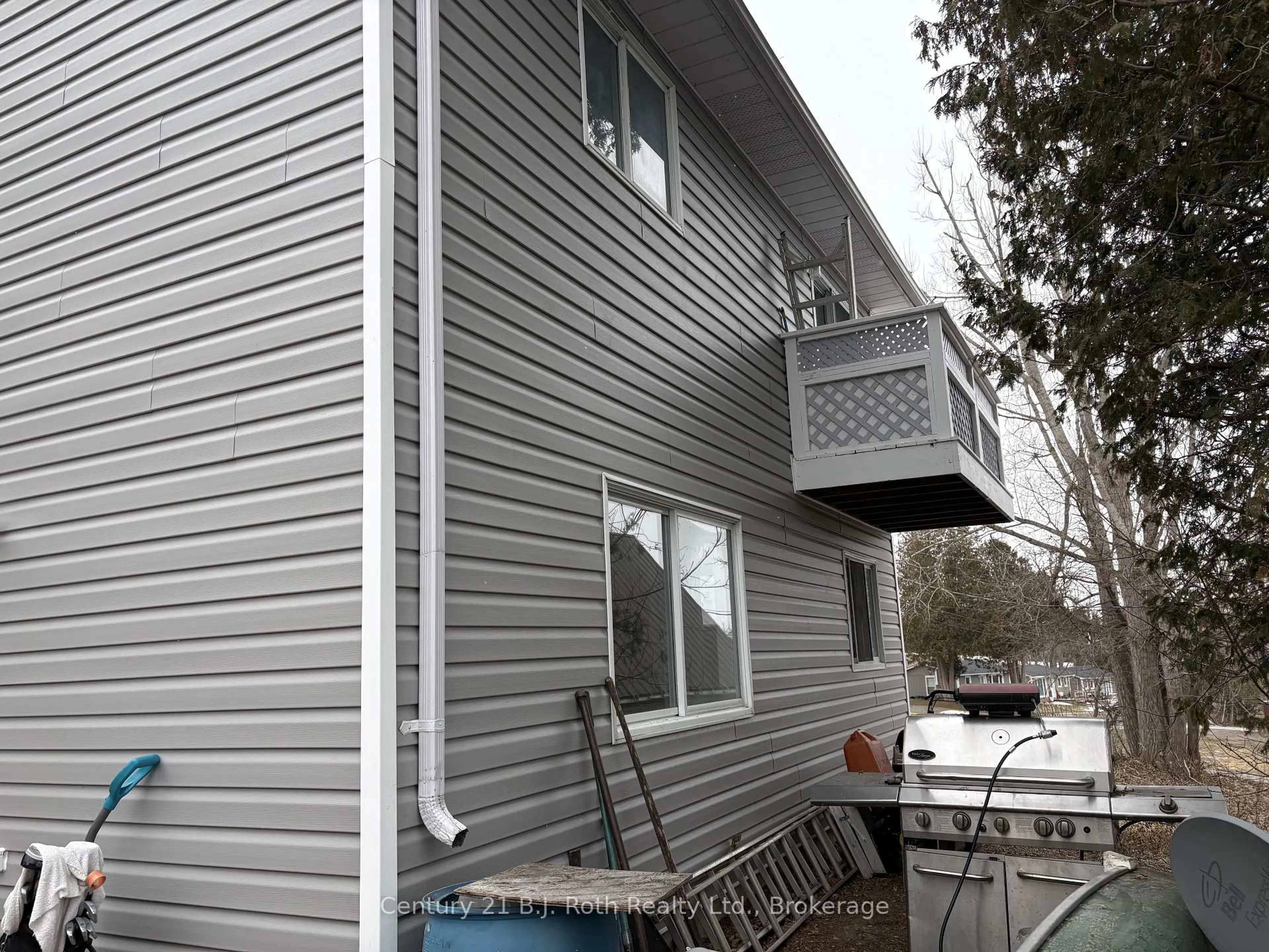 Home with vinyl exterior material, building for 36 Birchcliff Ave, Kawartha Lakes Ontario K0M 1L0