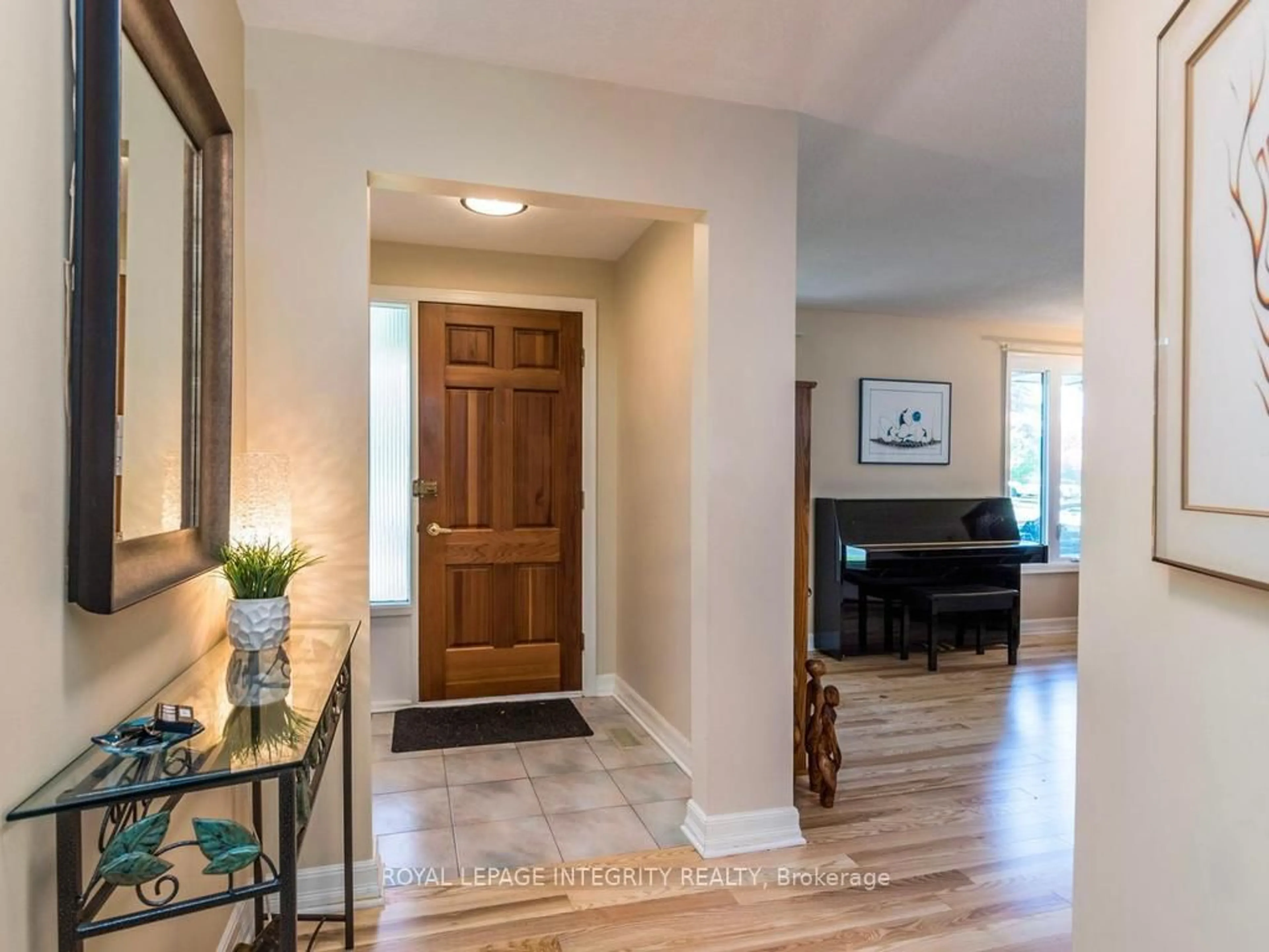 Indoor entryway for 55 Overlake Dr, Ottawa Ontario K2E 5V4