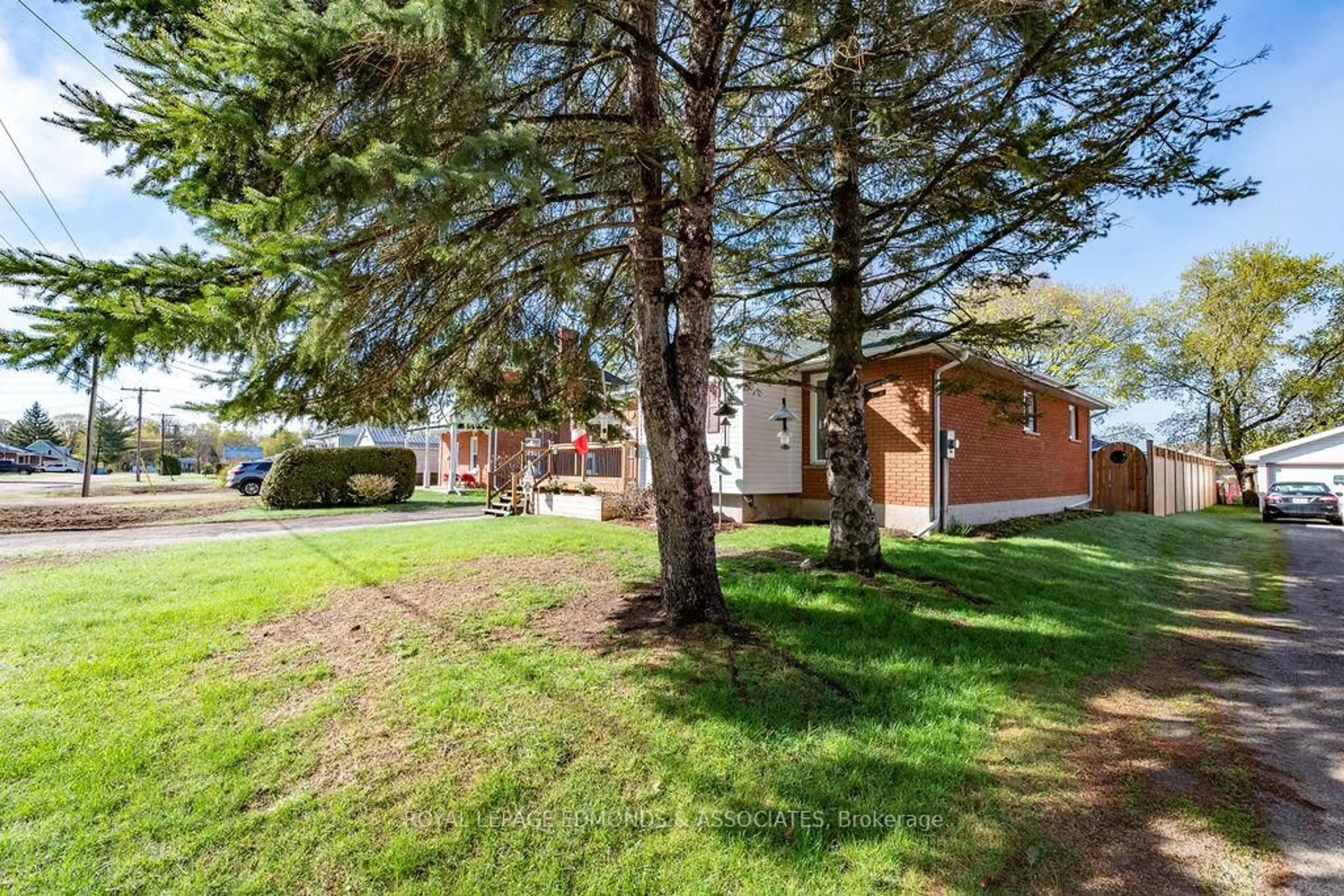 Patio, street for 19 Elliott St, Beachburg Ontario K0J 1C0