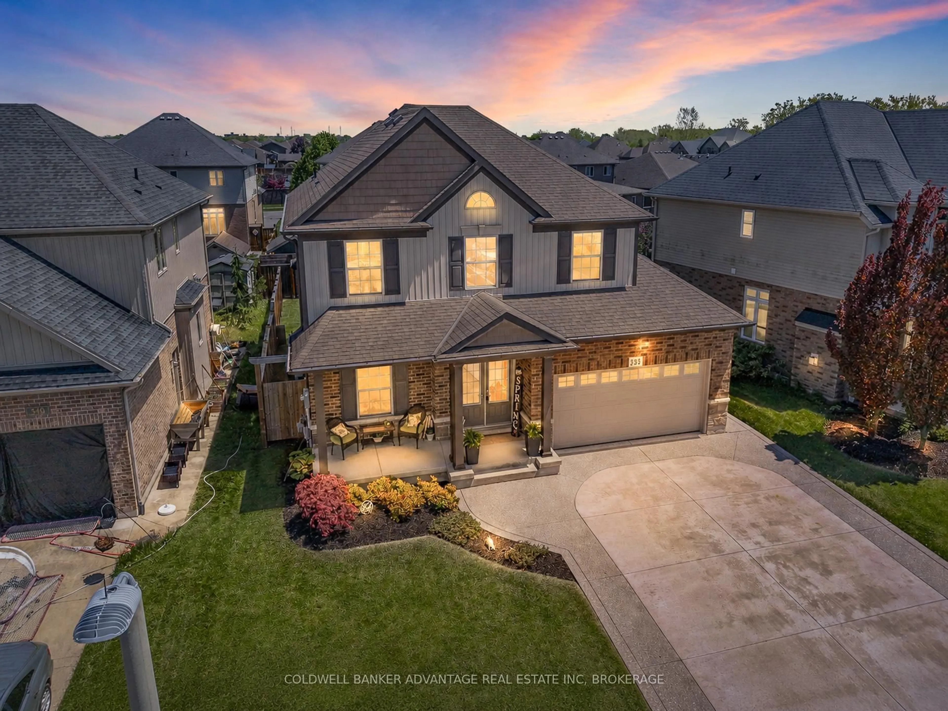 A pic from outside/outdoor area/front of a property/back of a property/a pic from drone, street for 336 Creekside Dr, Welland Ontario L3C 0B6