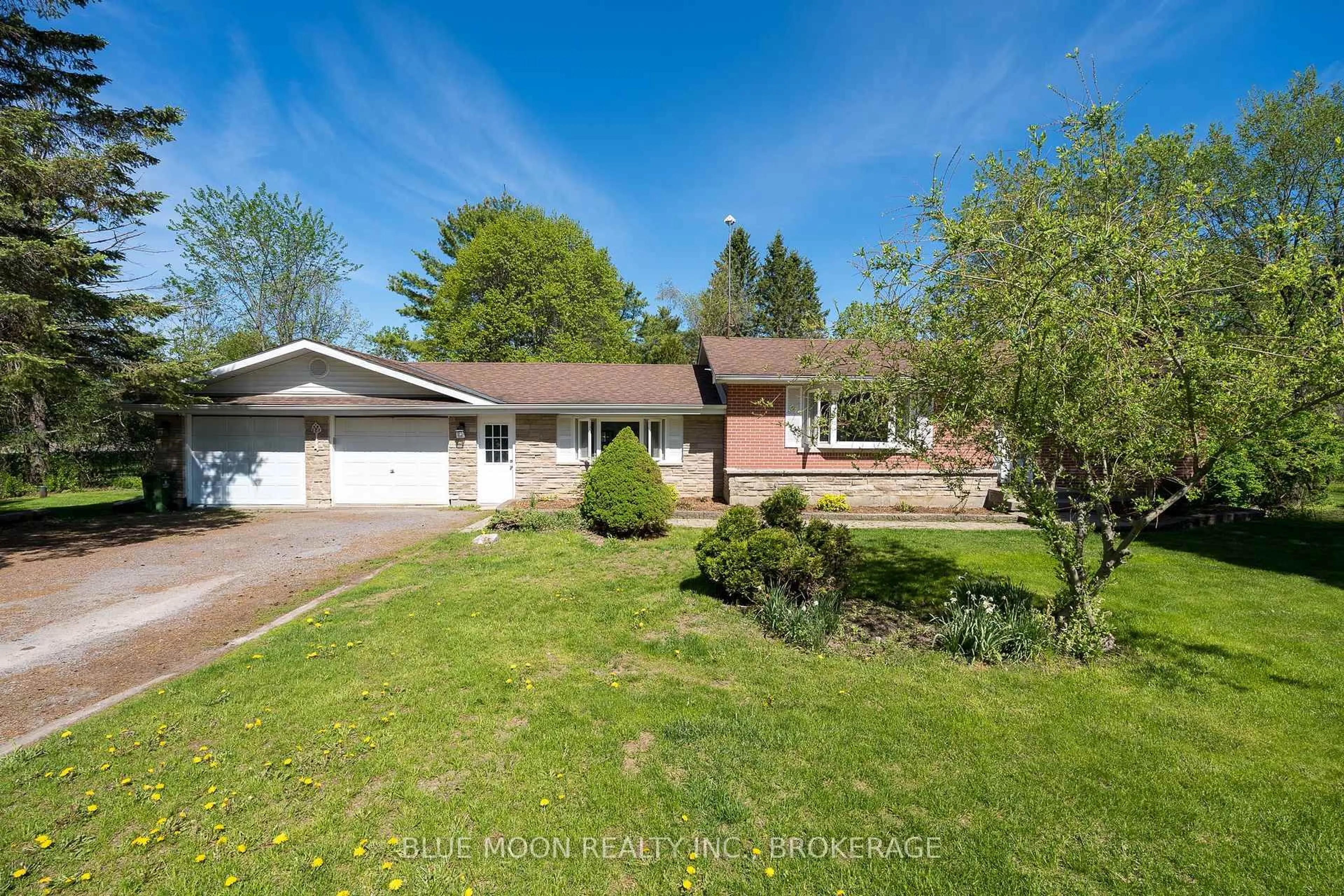 A pic from outside/outdoor area/front of a property/back of a property/a pic from drone, street for 2545 Leeman Rd, Mcdonalds Corners Ontario K0H 1M0