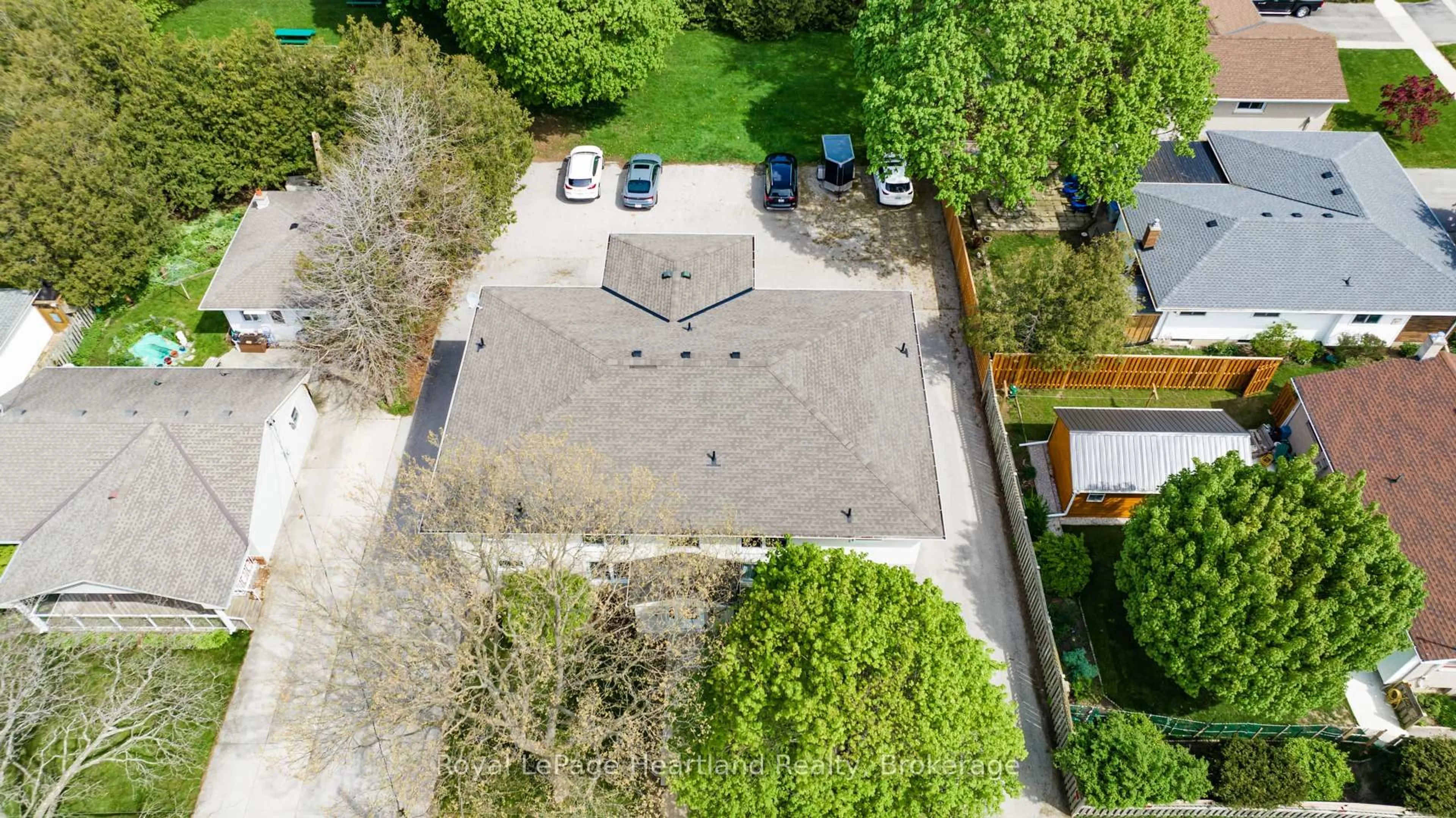 A pic from outside/outdoor area/front of a property/back of a property/a pic from drone, unknown for 194 BENNETT St, Goderich Ontario N7A 1X8