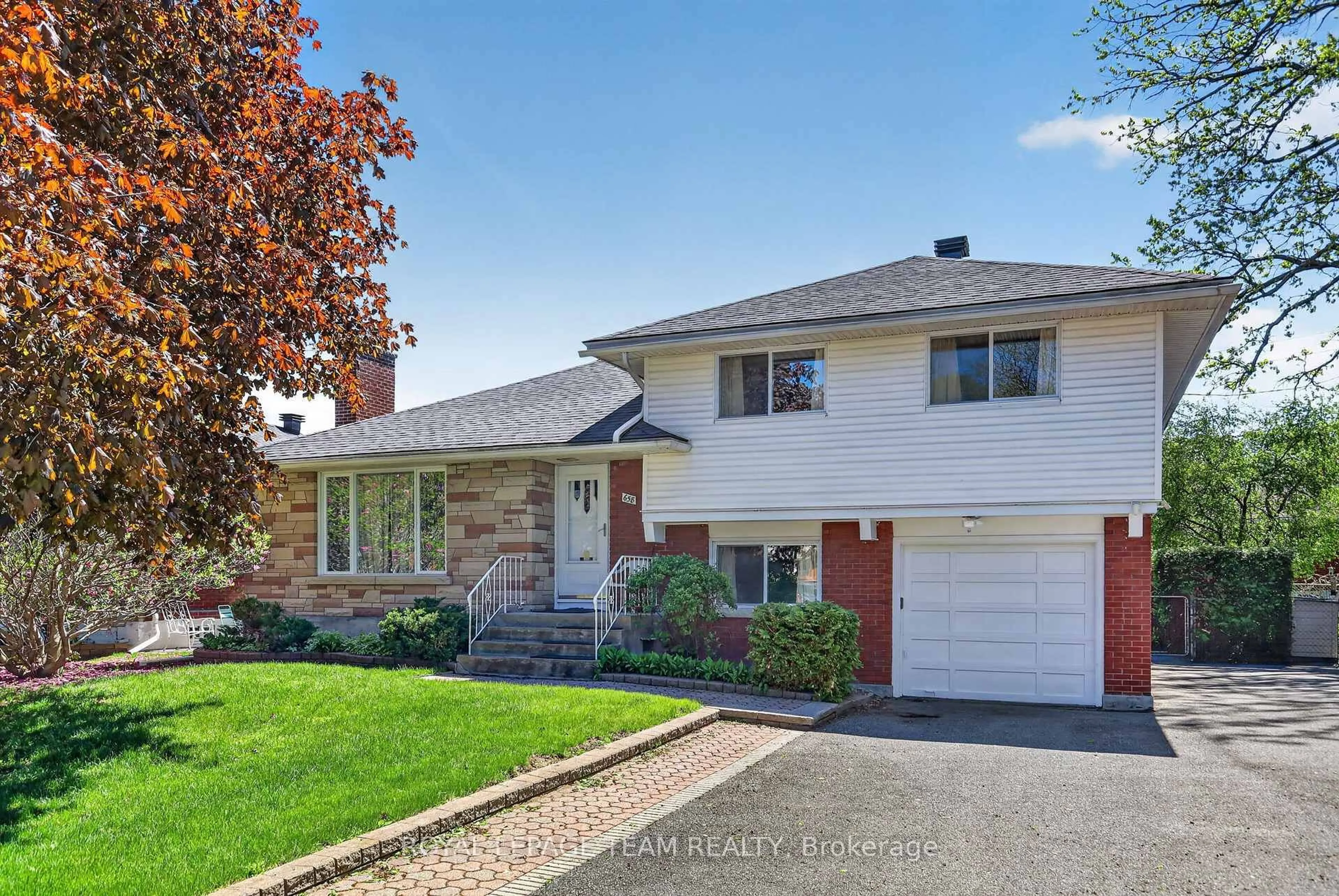Home with brick exterior material, street for 658 Tillbury Ave, Ottawa Ontario K2A 1A1