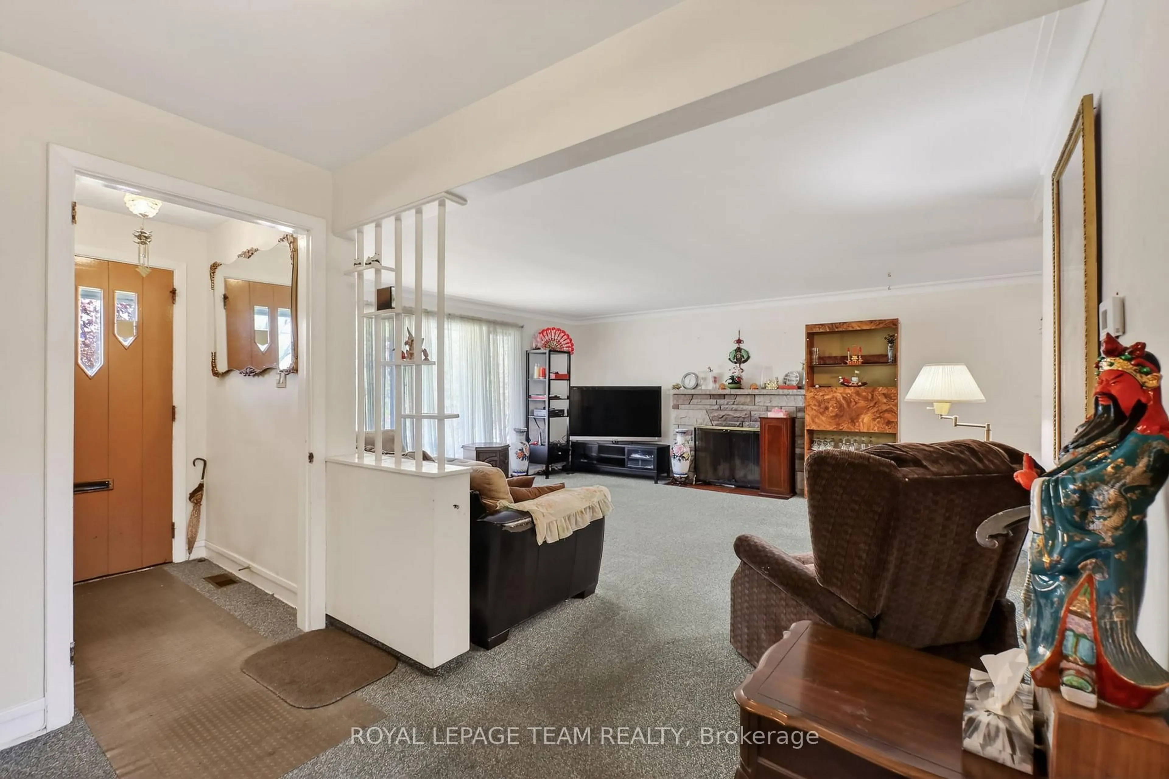 Living room with furniture, unknown for 658 Tillbury Ave, Ottawa Ontario K2A 1A1