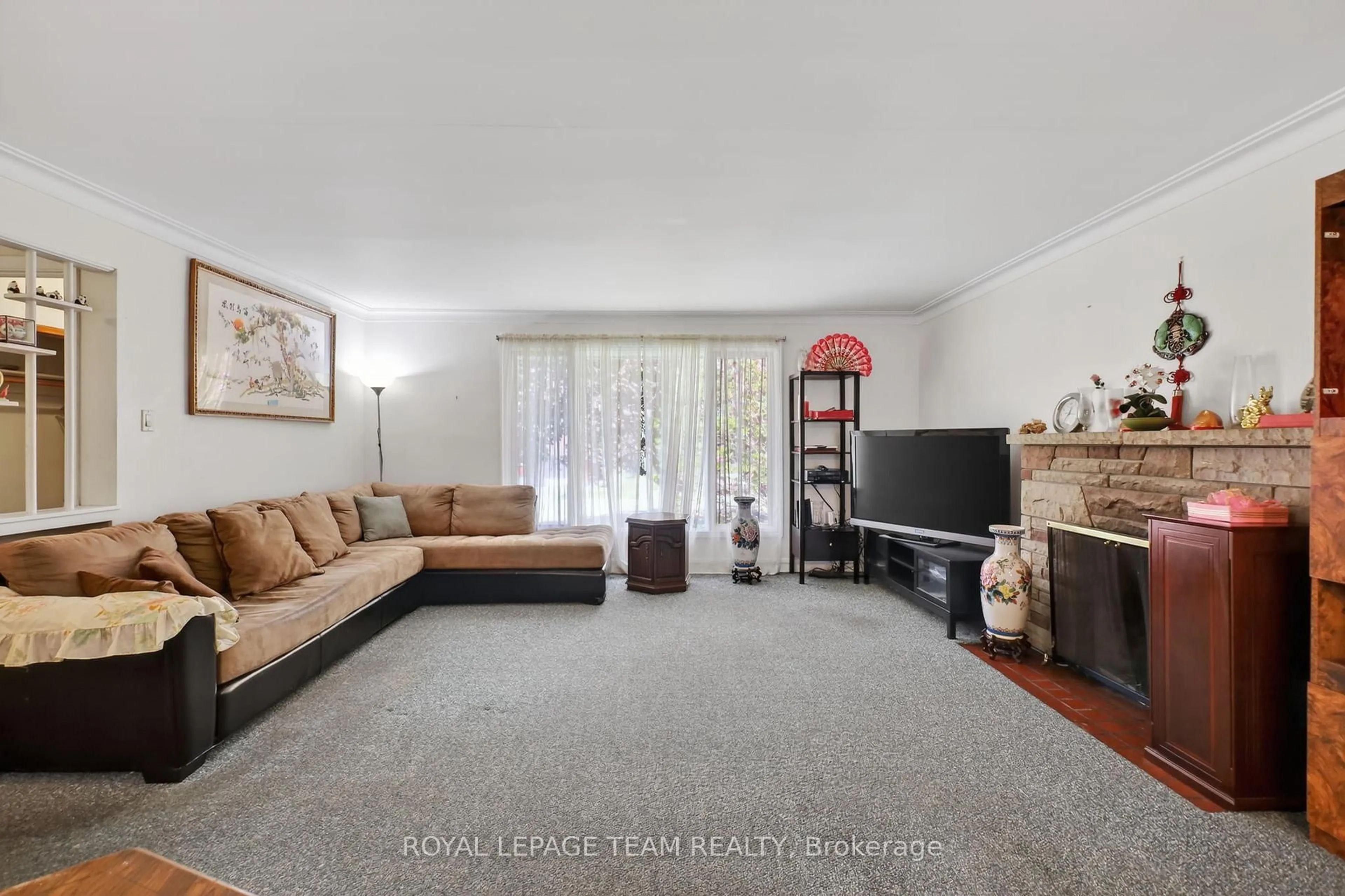 Living room with furniture, unknown for 658 Tillbury Ave, Ottawa Ontario K2A 1A1