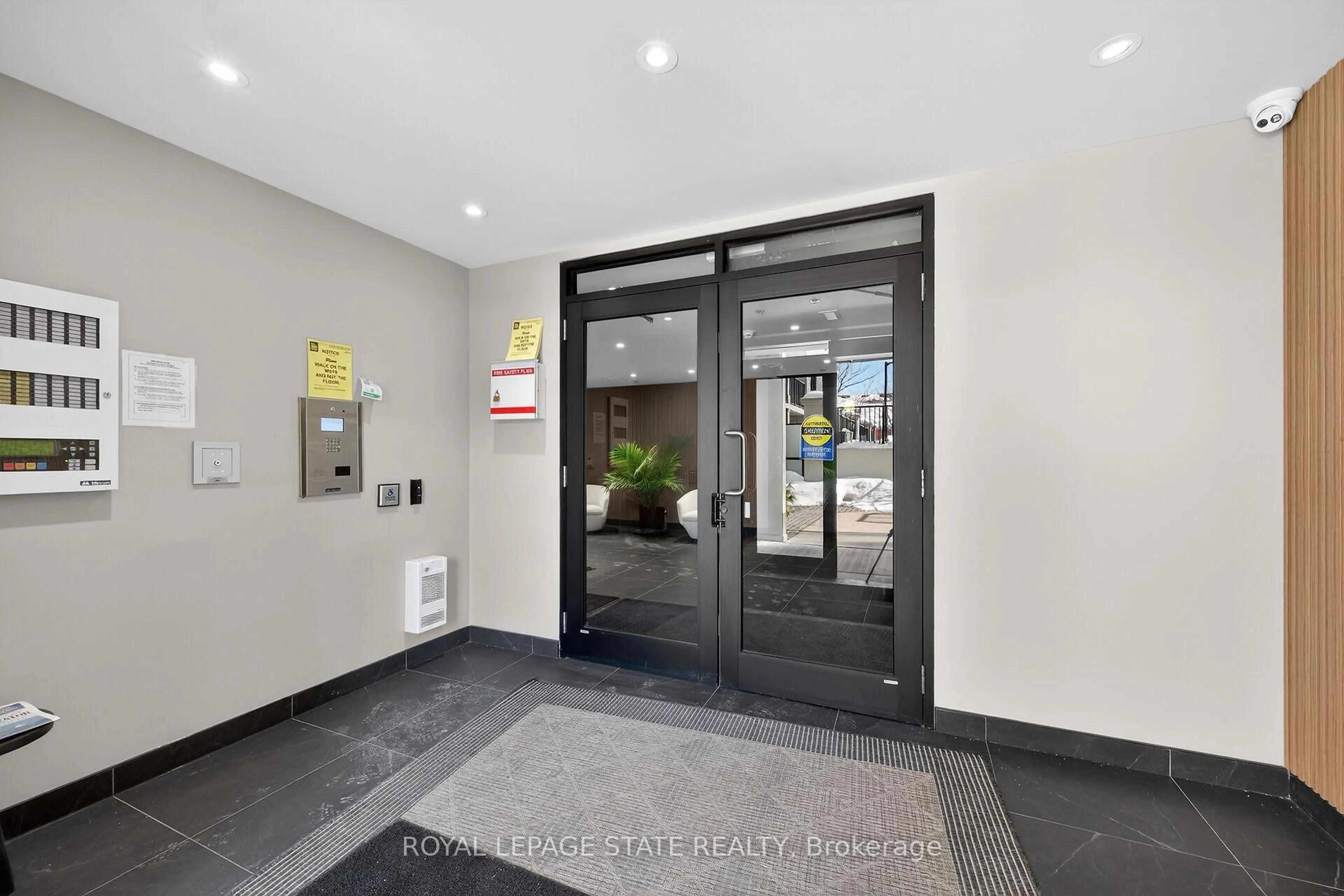 Indoor foyer for 153 Wilson St #310, Hamilton Ontario L9G 1N4