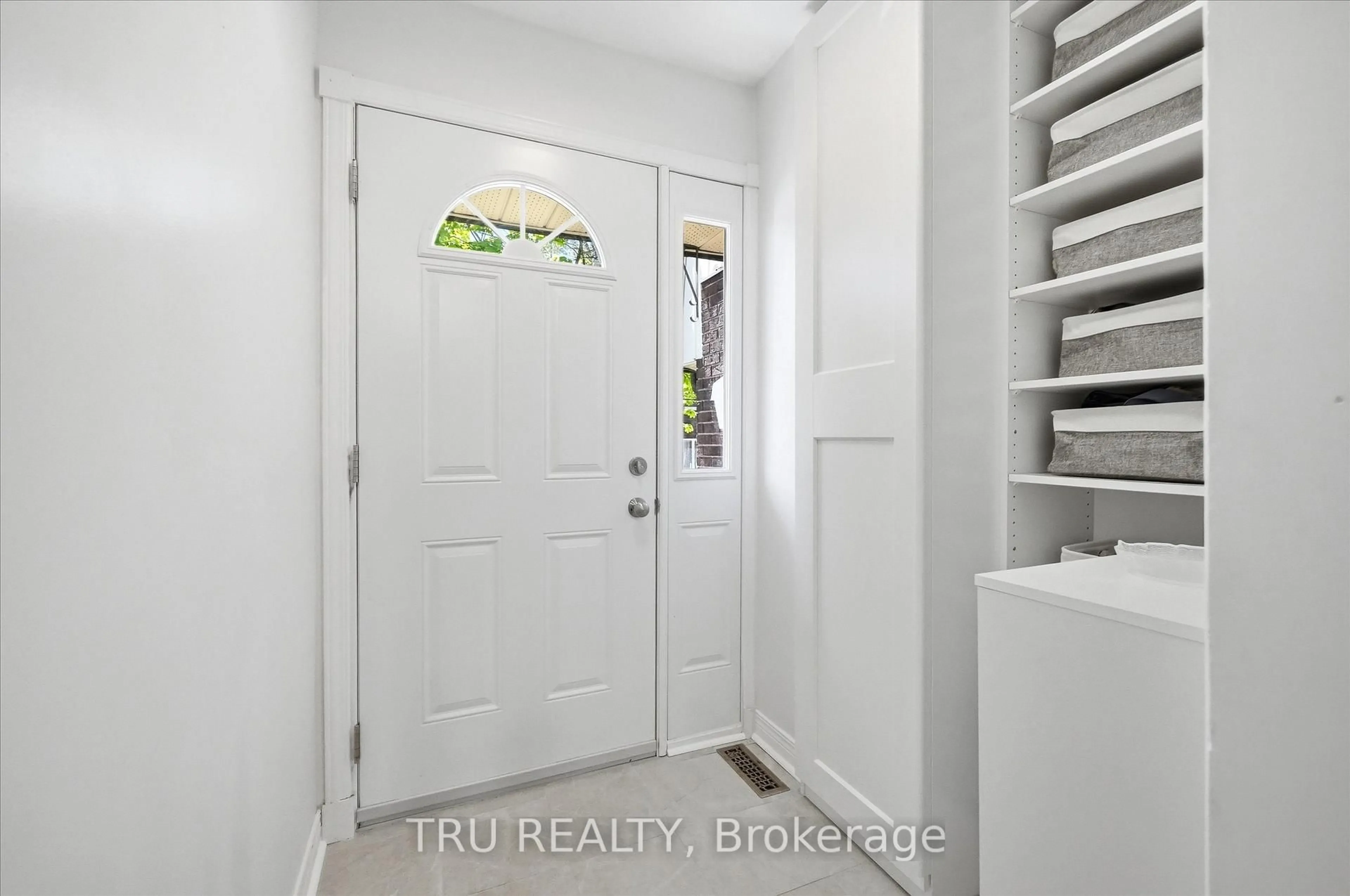 Indoor entryway for 3301 Mccarthy Rd #13, Ottawa Ontario K1V 9X5
