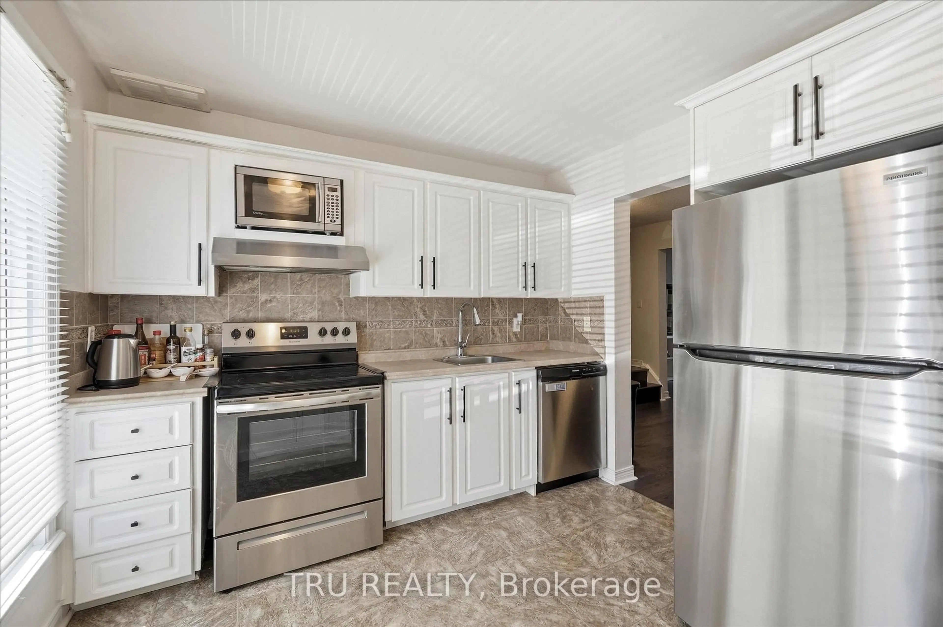 Standard kitchen, unknown for 3301 Mccarthy Rd #13, Ottawa Ontario K1V 9X5