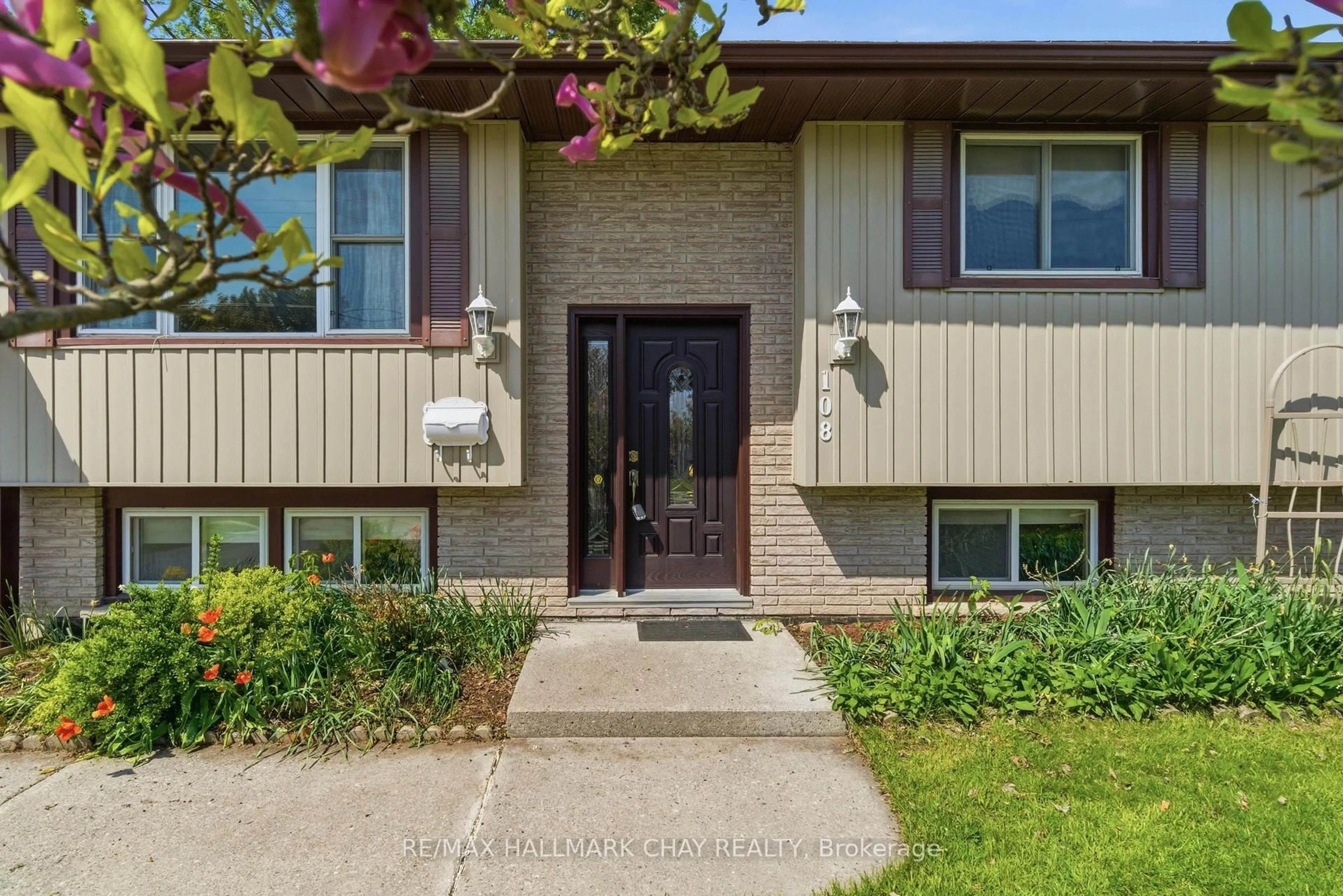 Unknown for 108 University Ave, Belleville Ontario K8N 4Y3