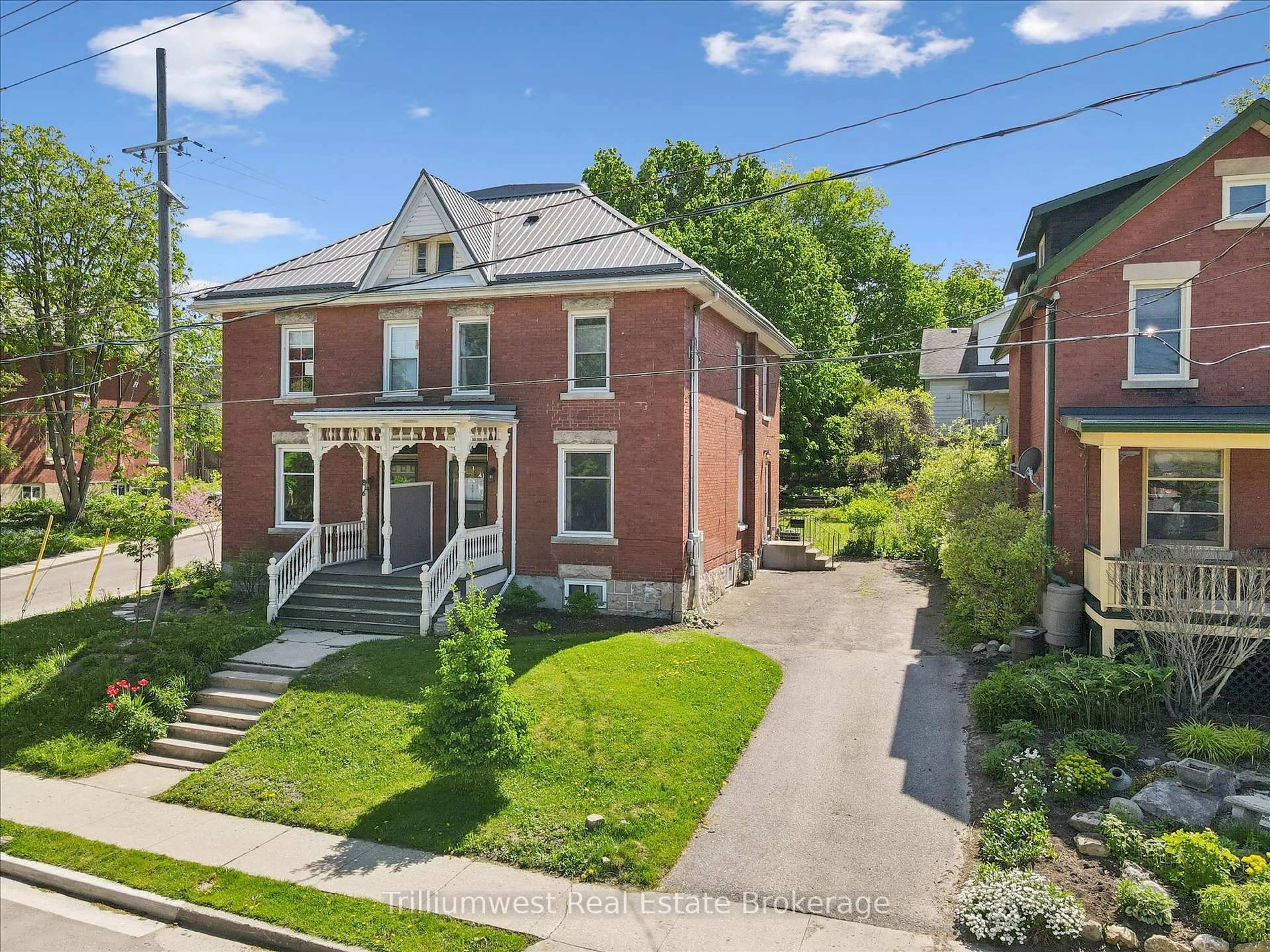 A pic from outside/outdoor area/front of a property/back of a property/a pic from drone, street for 88 Dufferin St, Guelph Ontario N1H 4A3