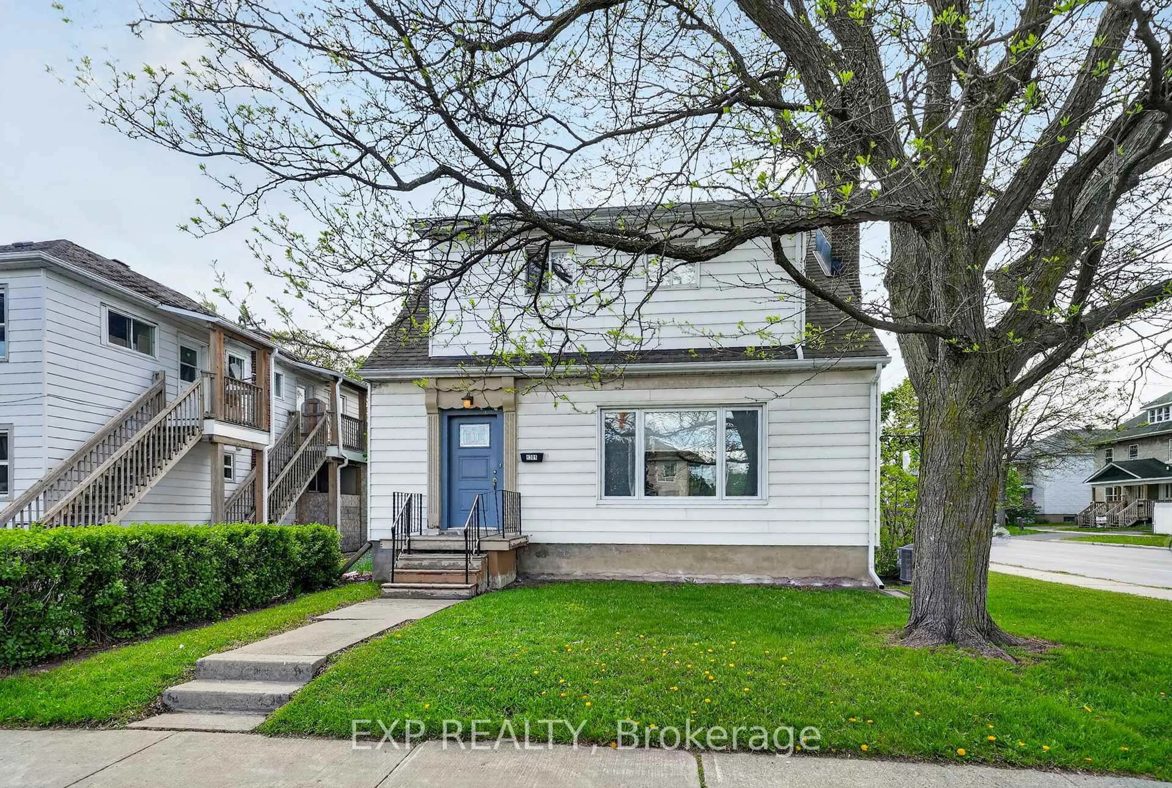 Home with vinyl exterior material, street for 1301 Second St, Cornwall Ontario K6H 2B6