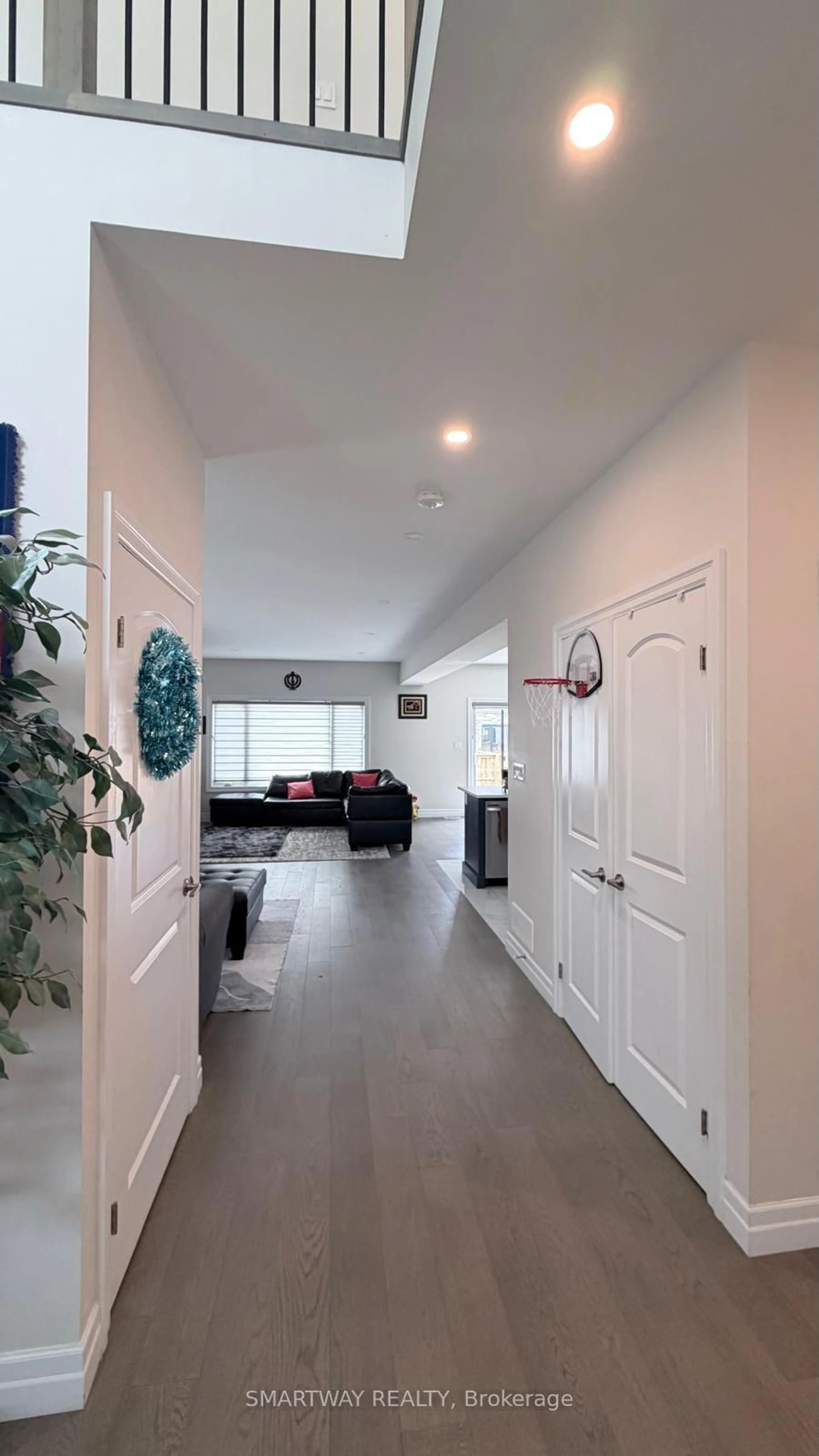 Indoor entryway for 3828 Somerston Cres, London South Ontario N6L 0G1