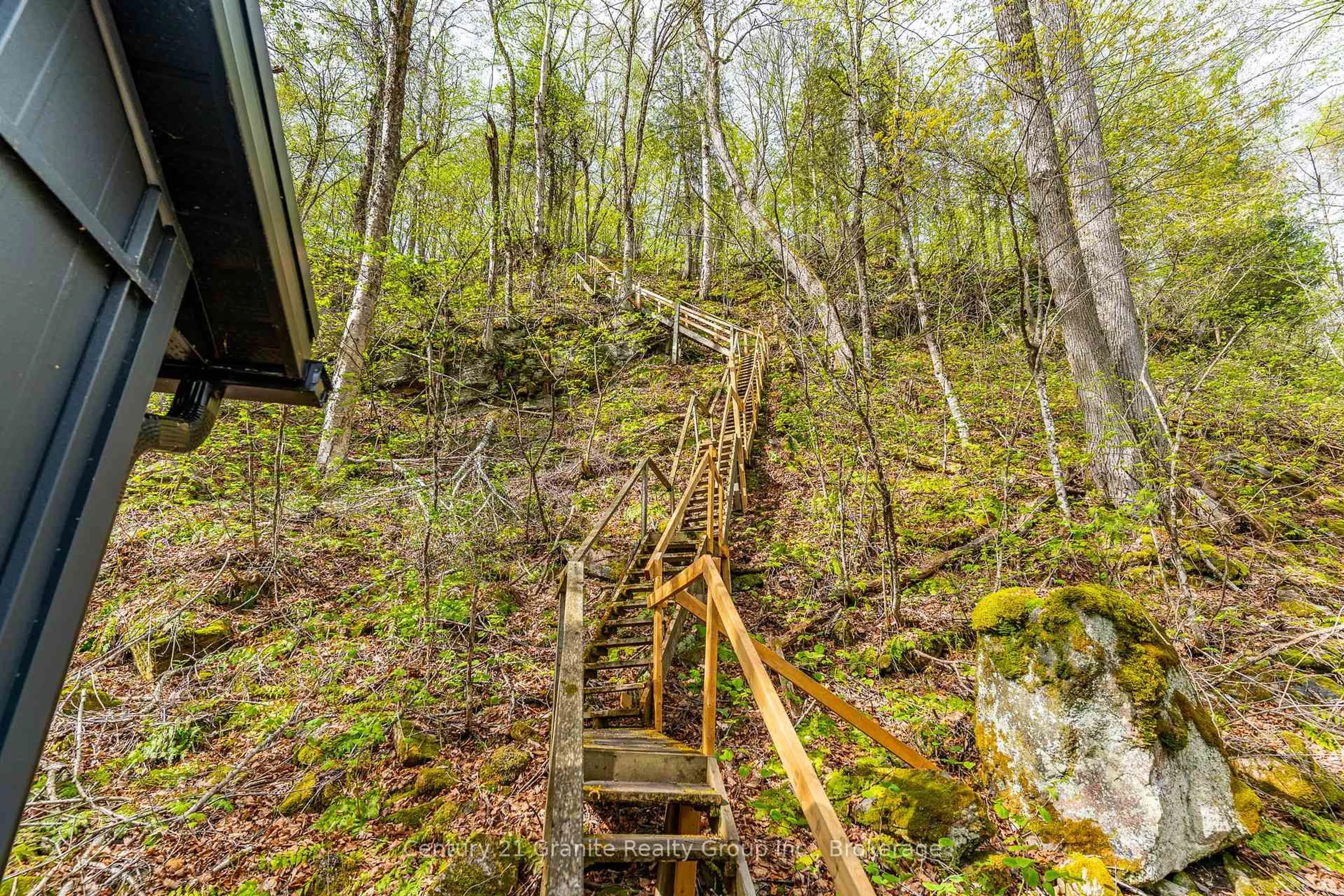 Stairs for 1184 Miskwabi Lake Rd, Dysart et al Ontario K0M 1S0