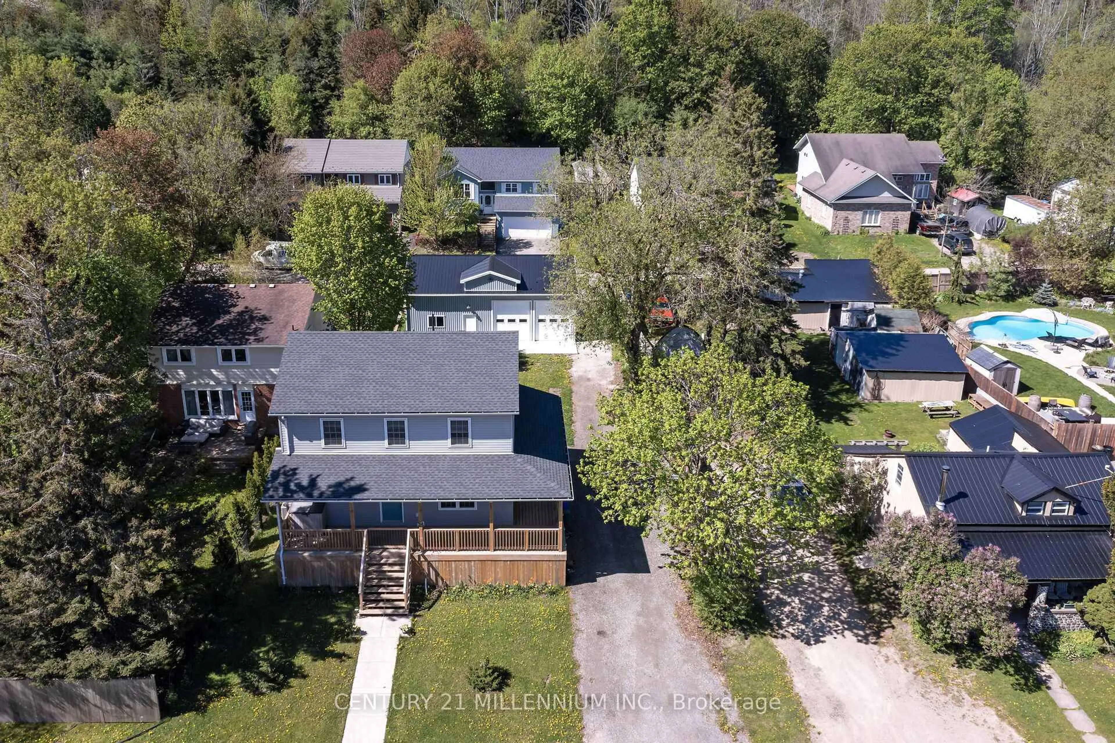 A pic from outside/outdoor area/front of a property/back of a property/a pic from drone, street for 26 Main St, Erin Ontario N0B 1T0