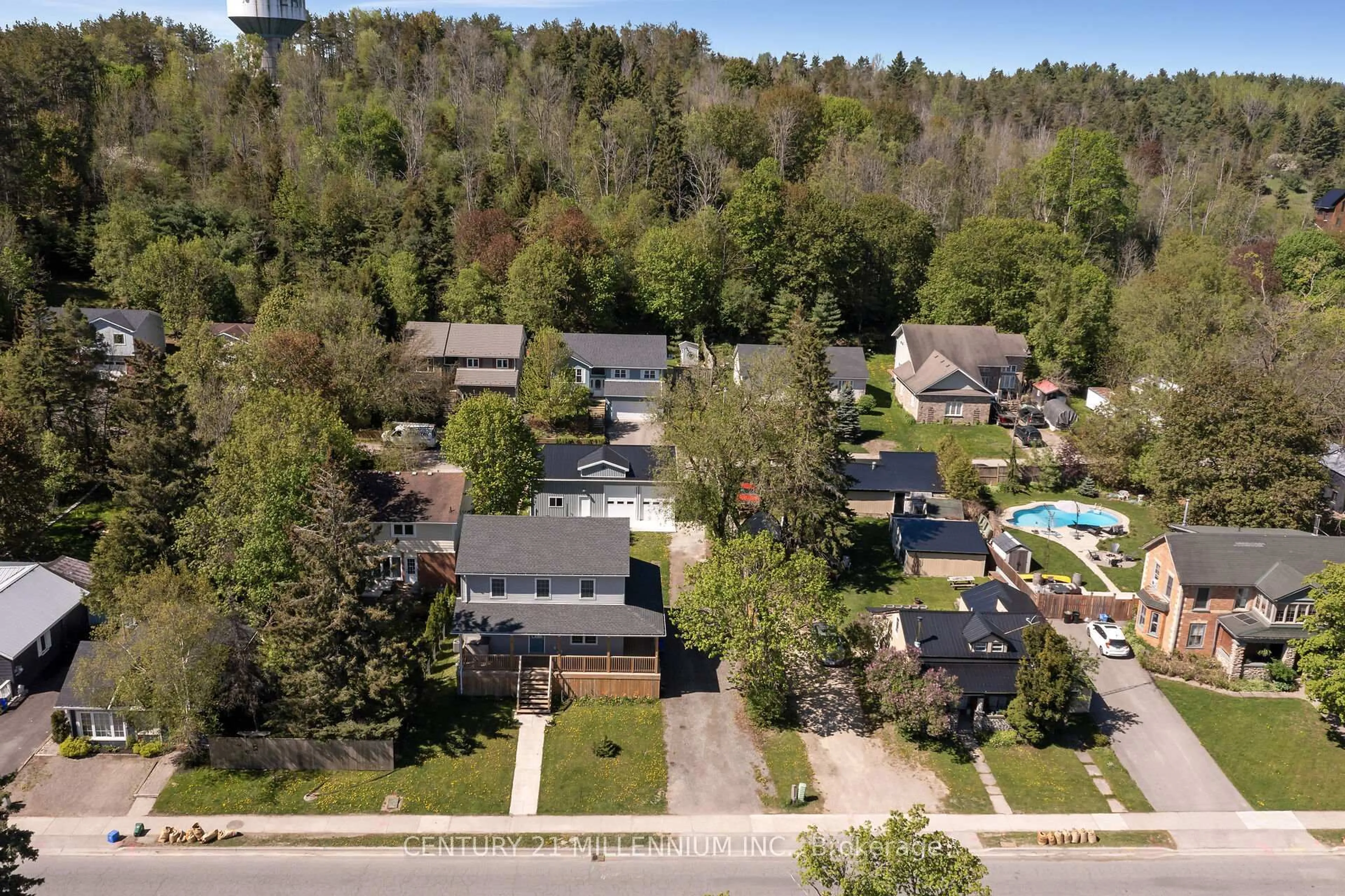 A pic from outside/outdoor area/front of a property/back of a property/a pic from drone, street for 26 Main St, Erin Ontario N0B 1T0