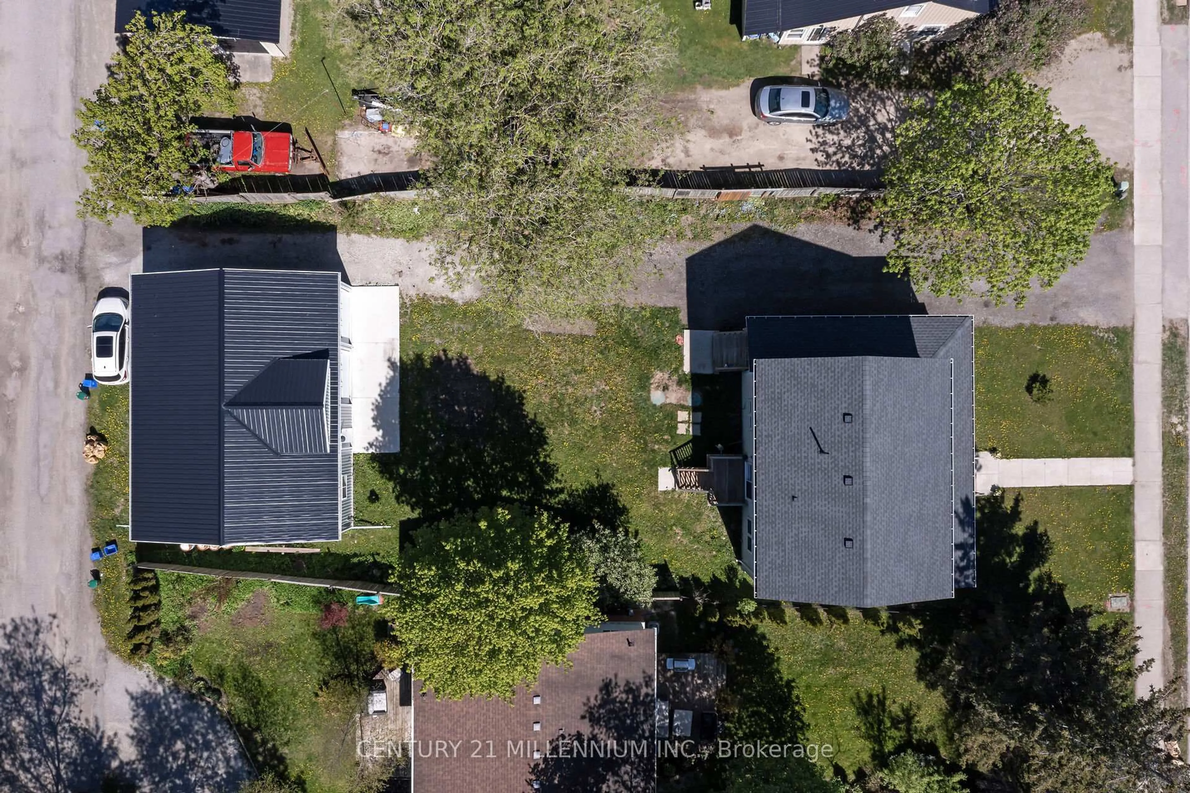 A pic from outside/outdoor area/front of a property/back of a property/a pic from drone, street for 26 Main St, Erin Ontario N0B 1T0