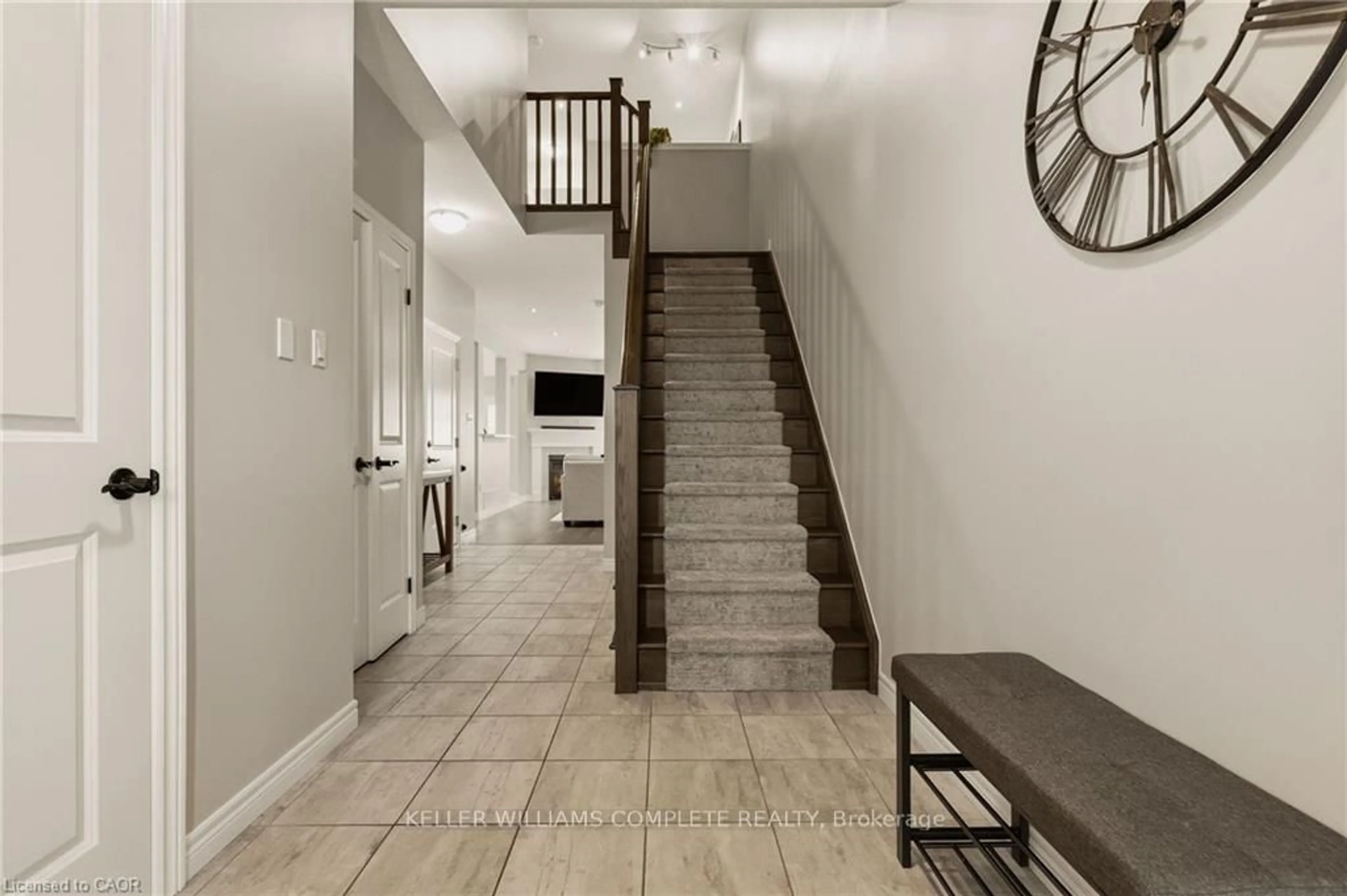 Indoor entryway for 81 BEASLEY Grve, Hamilton Ontario L9K 0J7