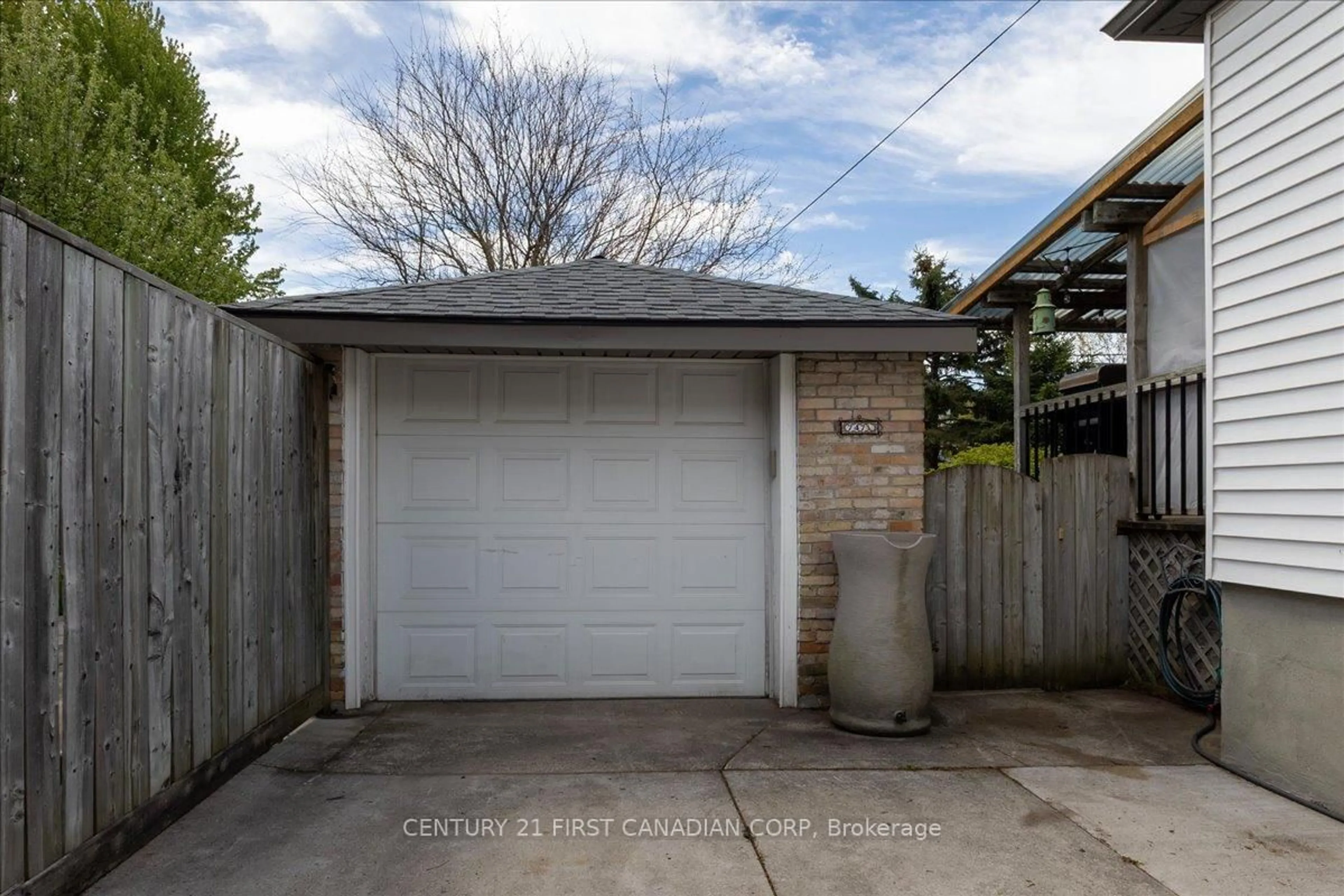 Unknown for 747 Whetter Ave, London South Ontario N6C 2H1