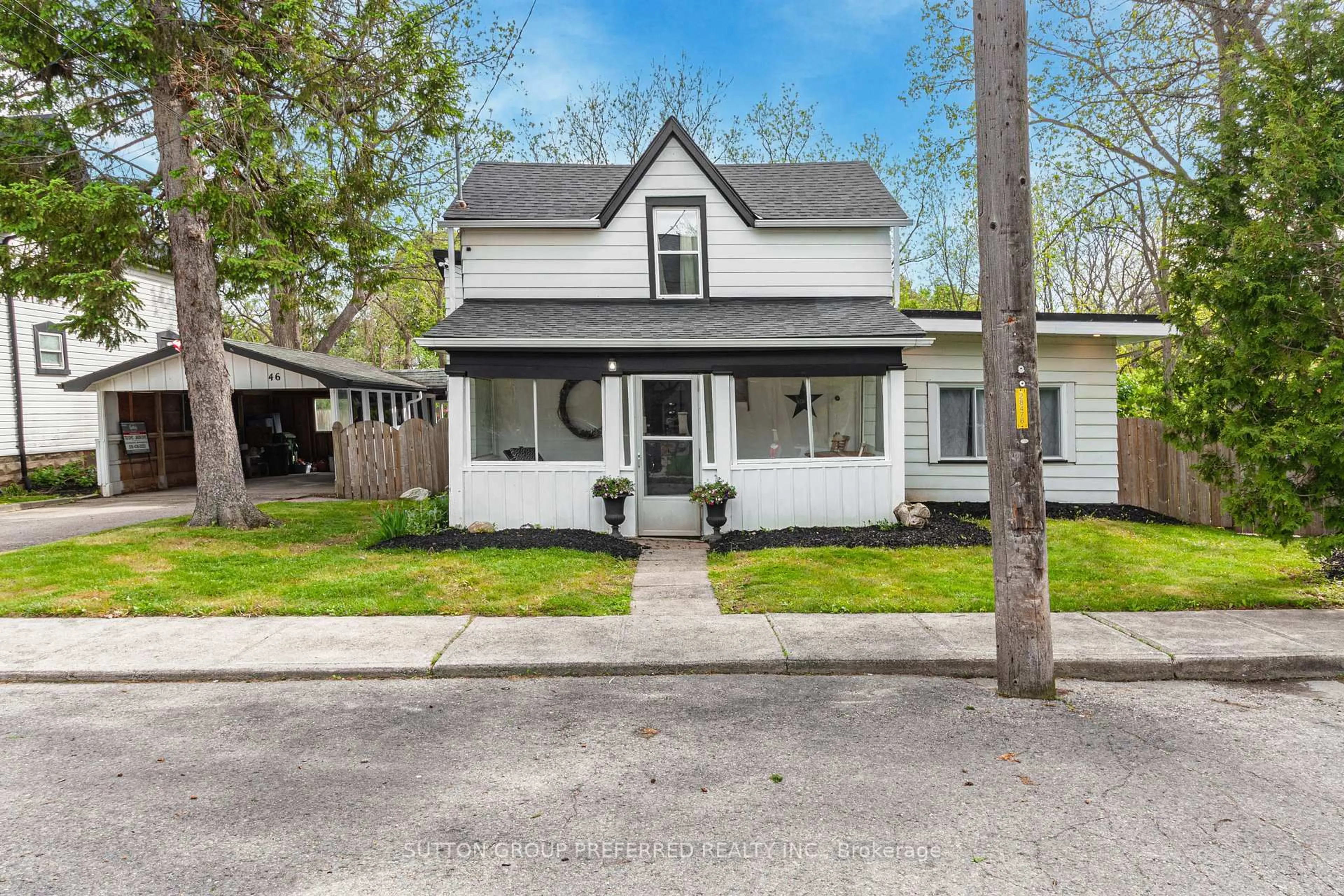 Home with vinyl exterior material, street for 46 Owaissa St, St. Thomas Ontario N5P 1T2