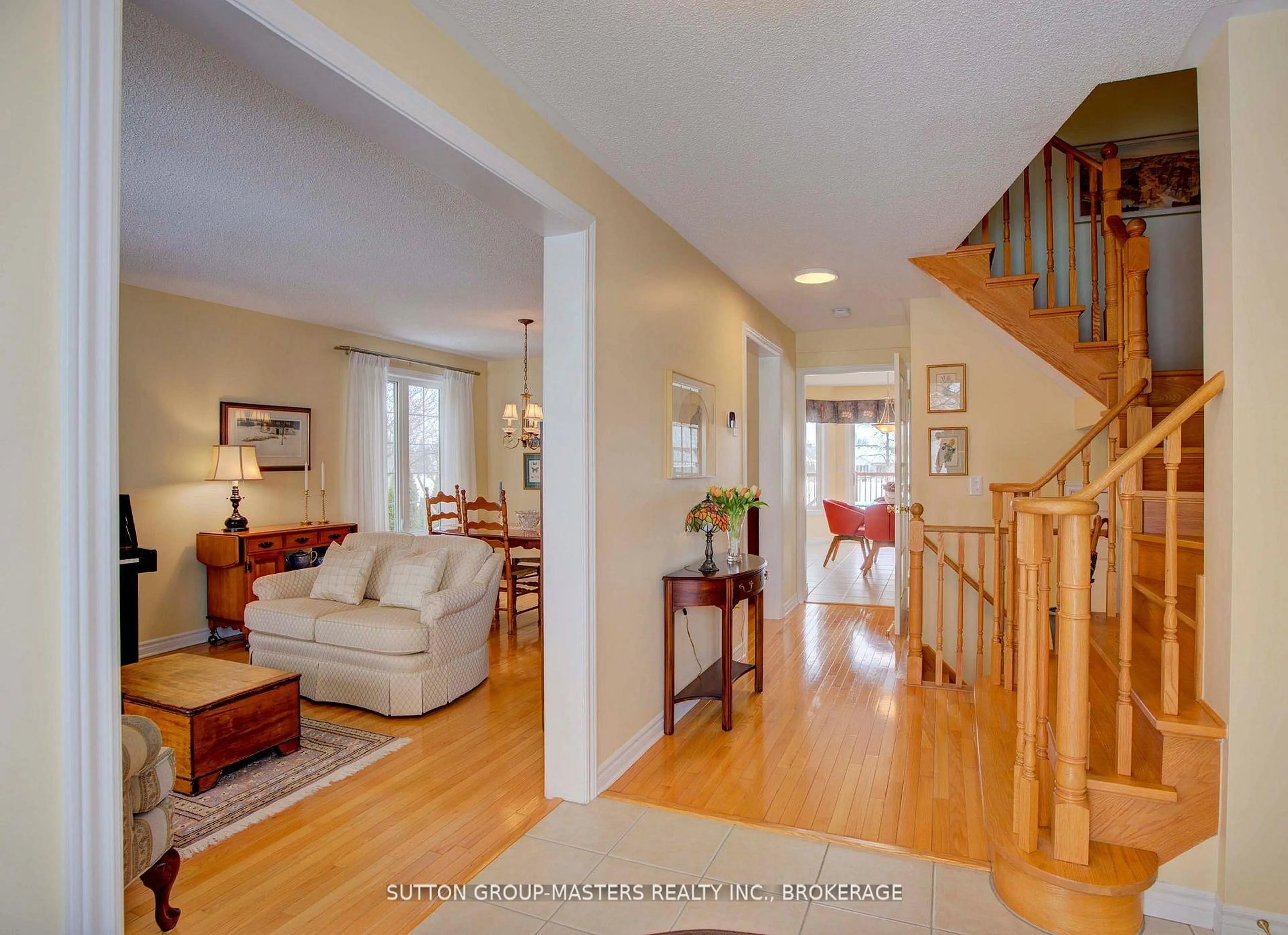 Indoor foyer for 24 Glenora Dr, Bath Ontario K0H 1G0