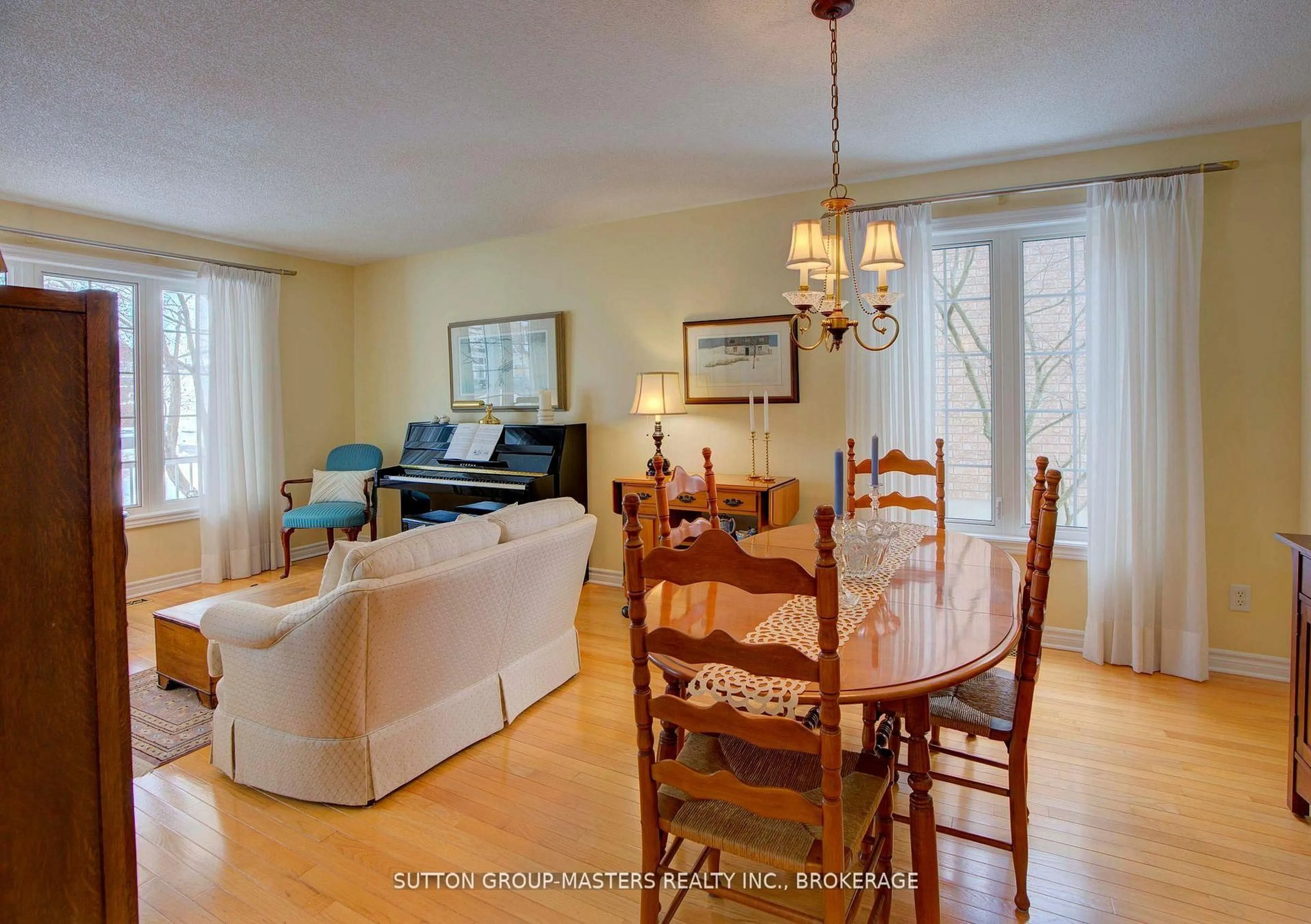 Dining room, wood/laminate floor for 24 Glenora Dr, Bath Ontario K0H 1G0