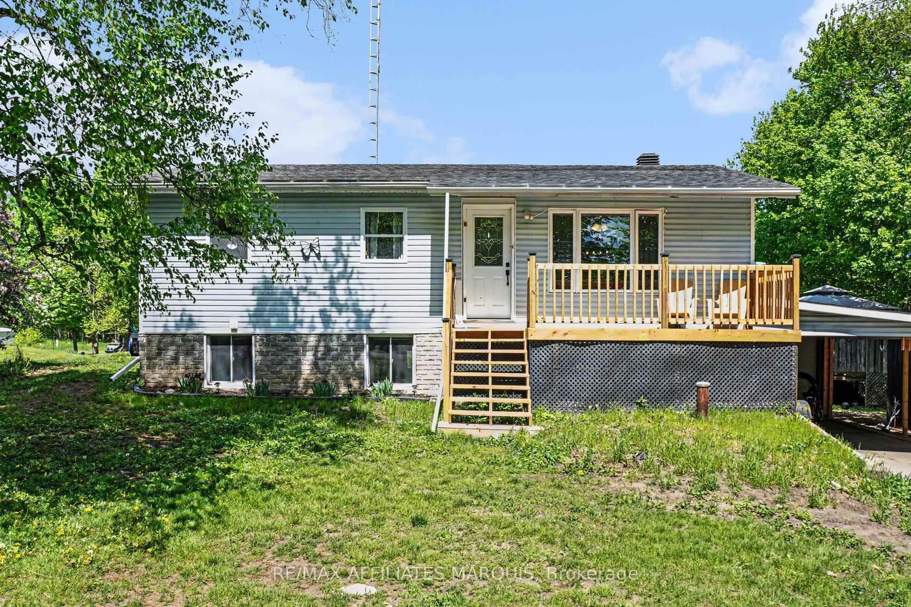 A pic from outside/outdoor area/front of a property/back of a property/a pic from drone, unknown for 10 Bay Rd, Rideau Lakes Ontario K0G 1L0