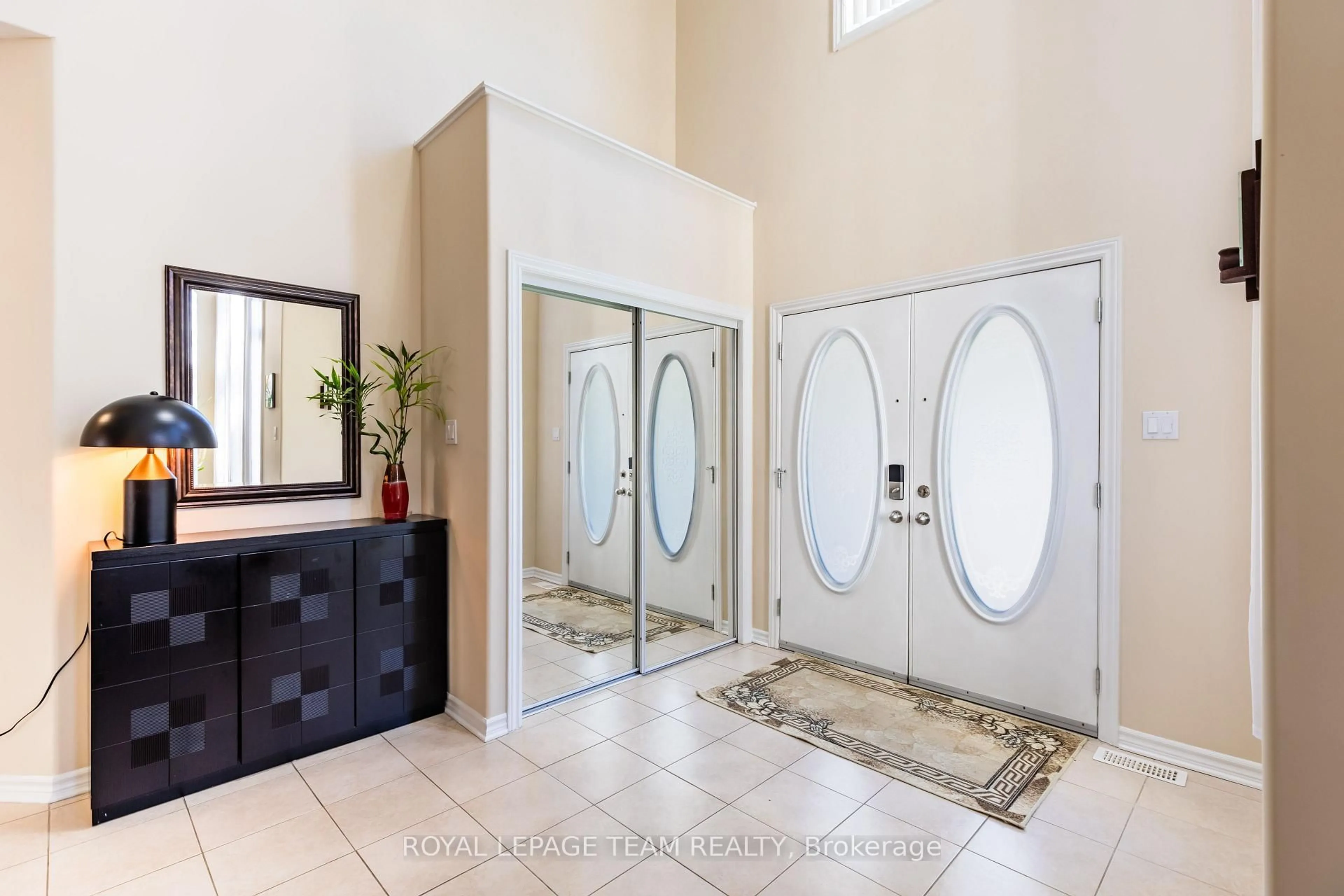 Indoor entryway for 38 Penrith St, Ottawa Ontario K2W 1E5