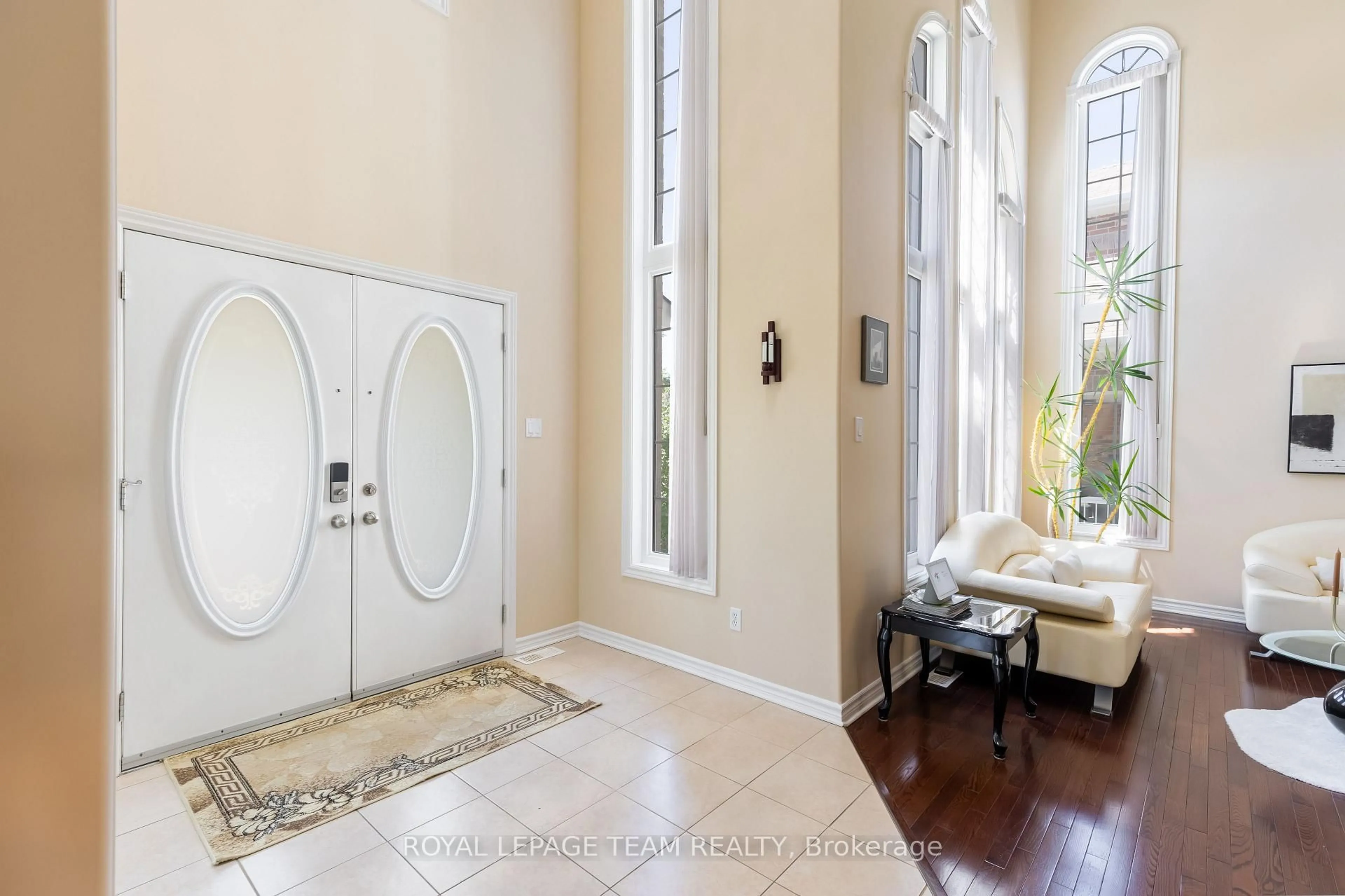Indoor entryway for 38 Penrith St, Ottawa Ontario K2W 1E5