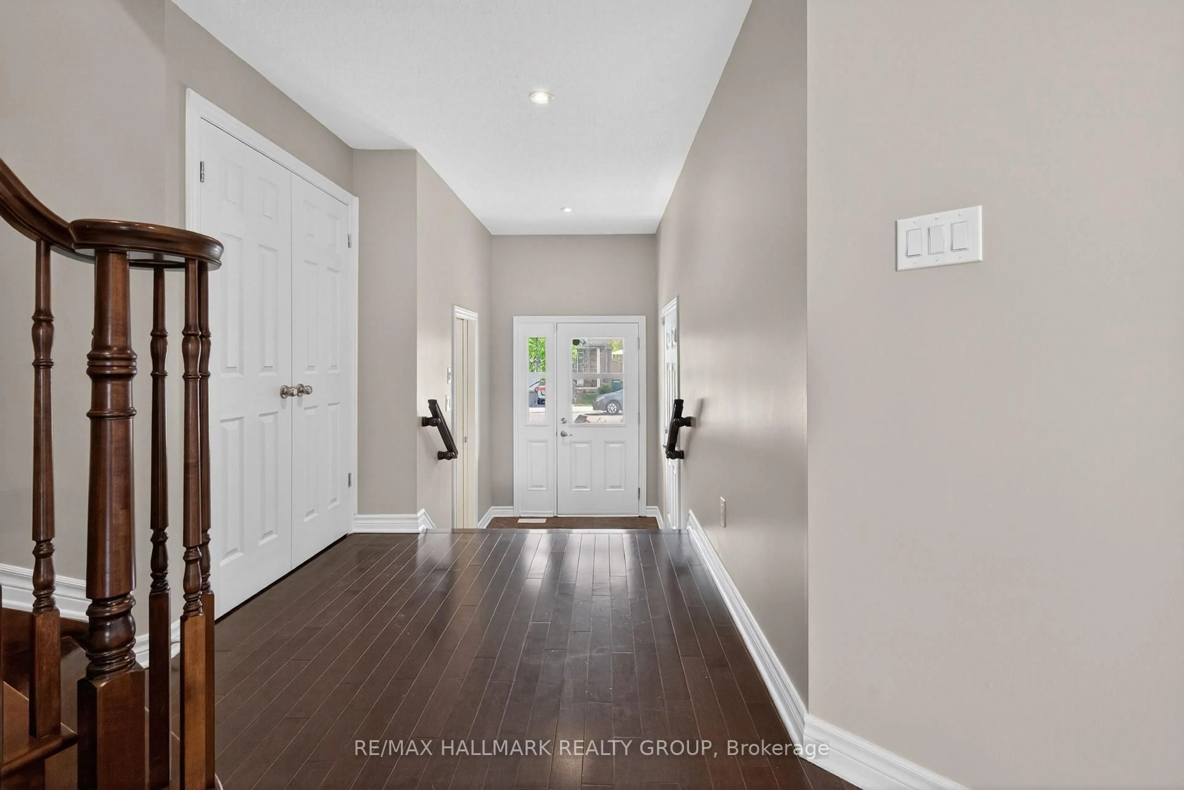 Indoor entryway for 236 Trailsedge Way, Ottawa Ontario K1W 0E8