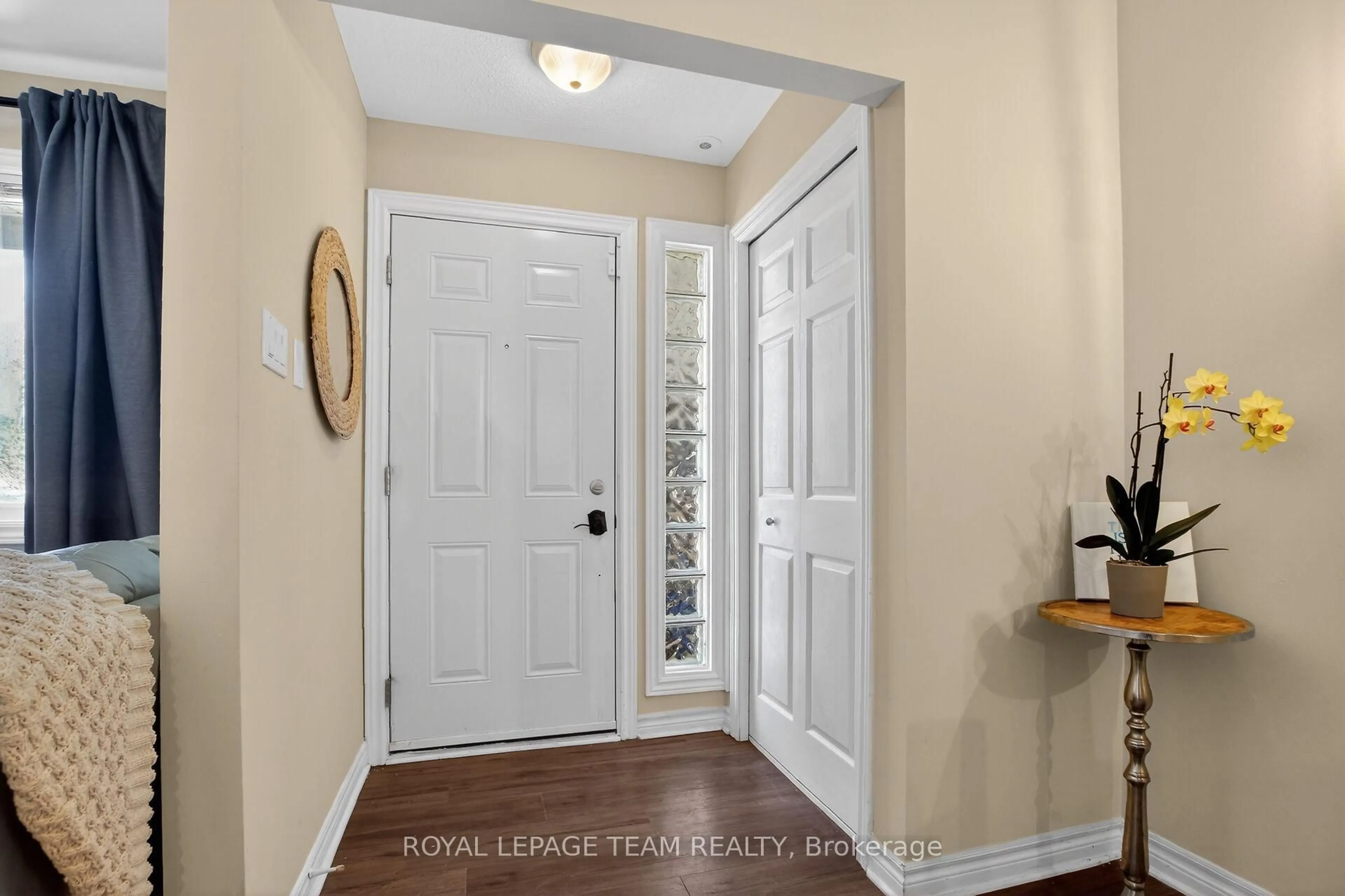 Indoor entryway for 165 Crestway Dr #D, Ottawa Ontario K2G 7C8