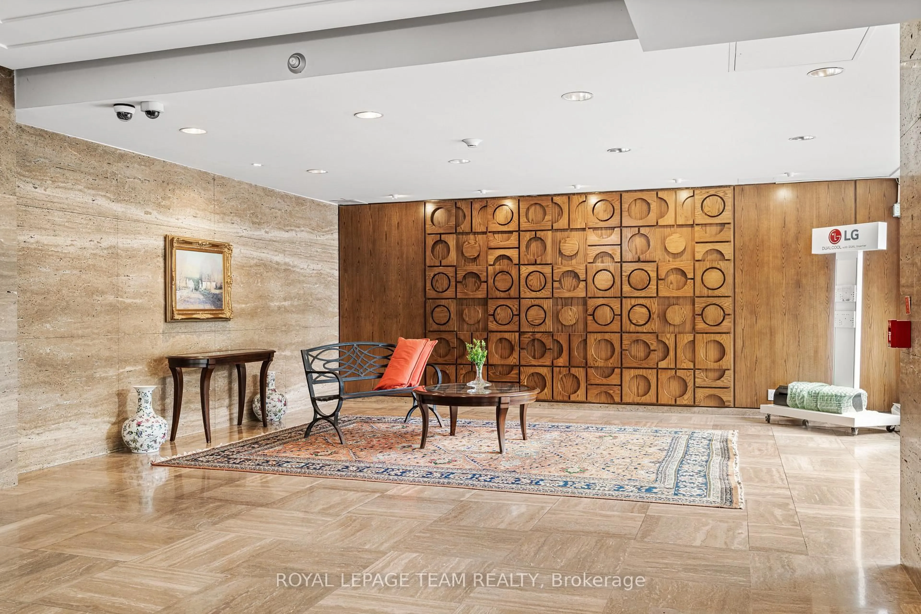 Lobby for 2625 Regina St #507, Ottawa Ontario K2B 5W8