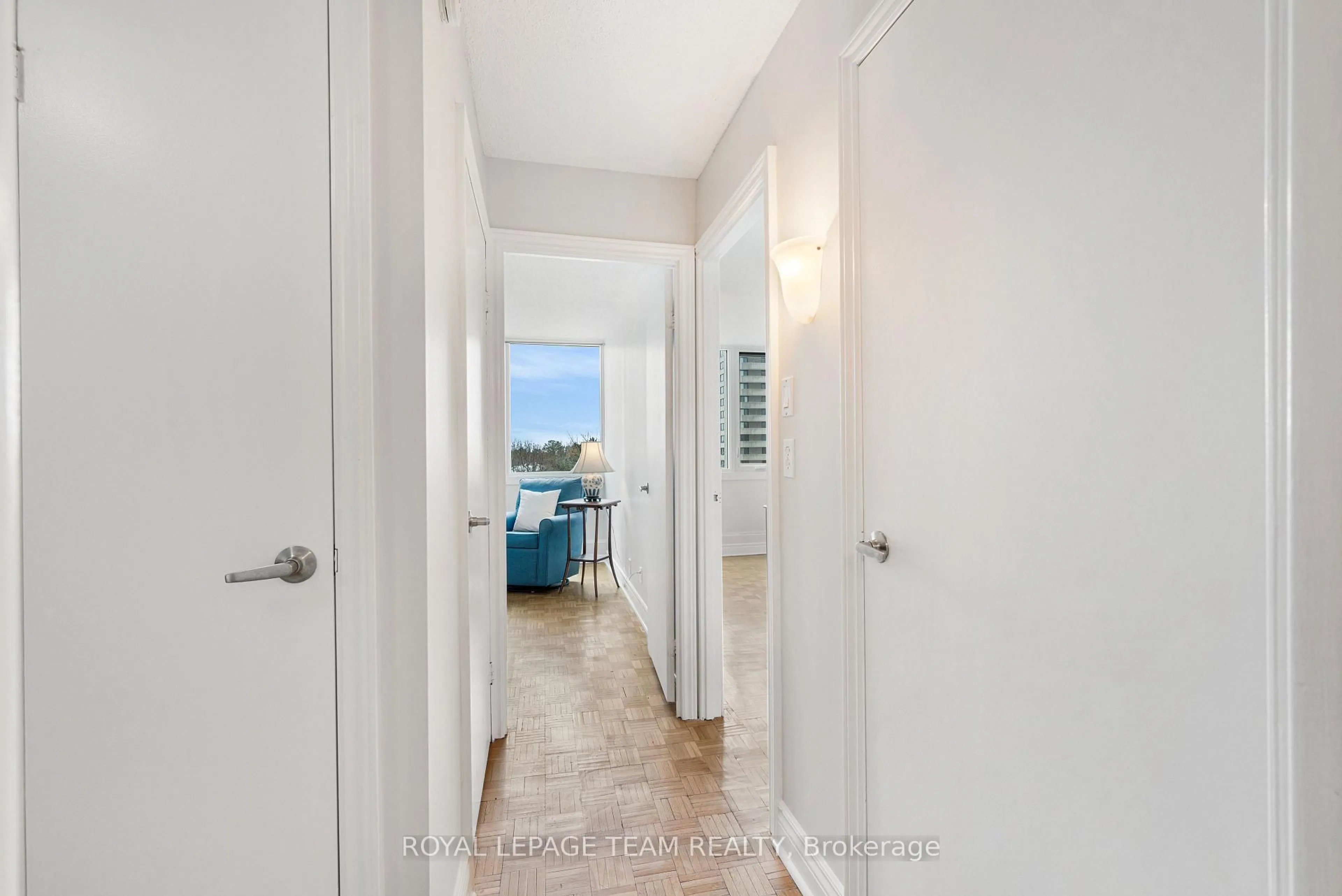 Indoor entryway for 2625 Regina St #507, Ottawa Ontario K2B 5W8